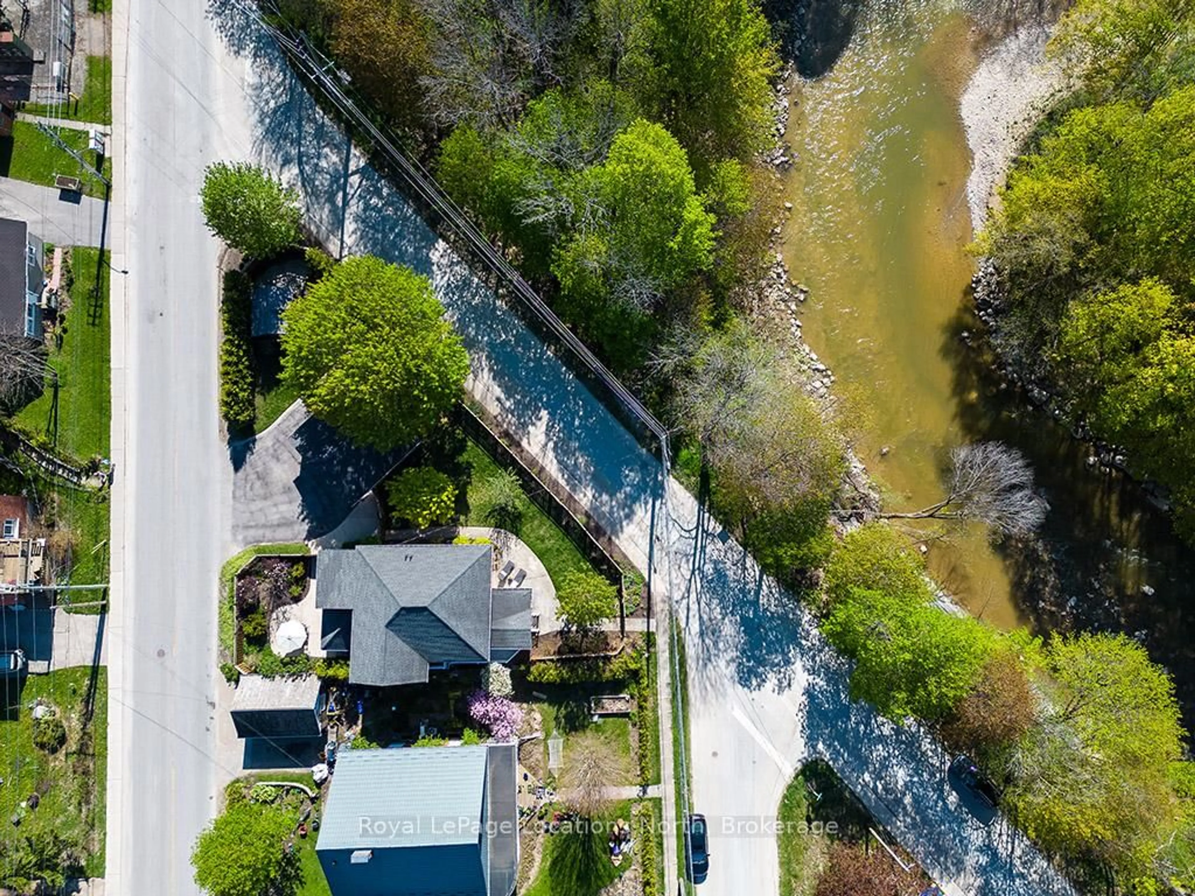 A pic from outside/outdoor area/front of a property/back of a property/a pic from drone, street for 67 MARSHALL St, Meaford Ontario N4L 1E4