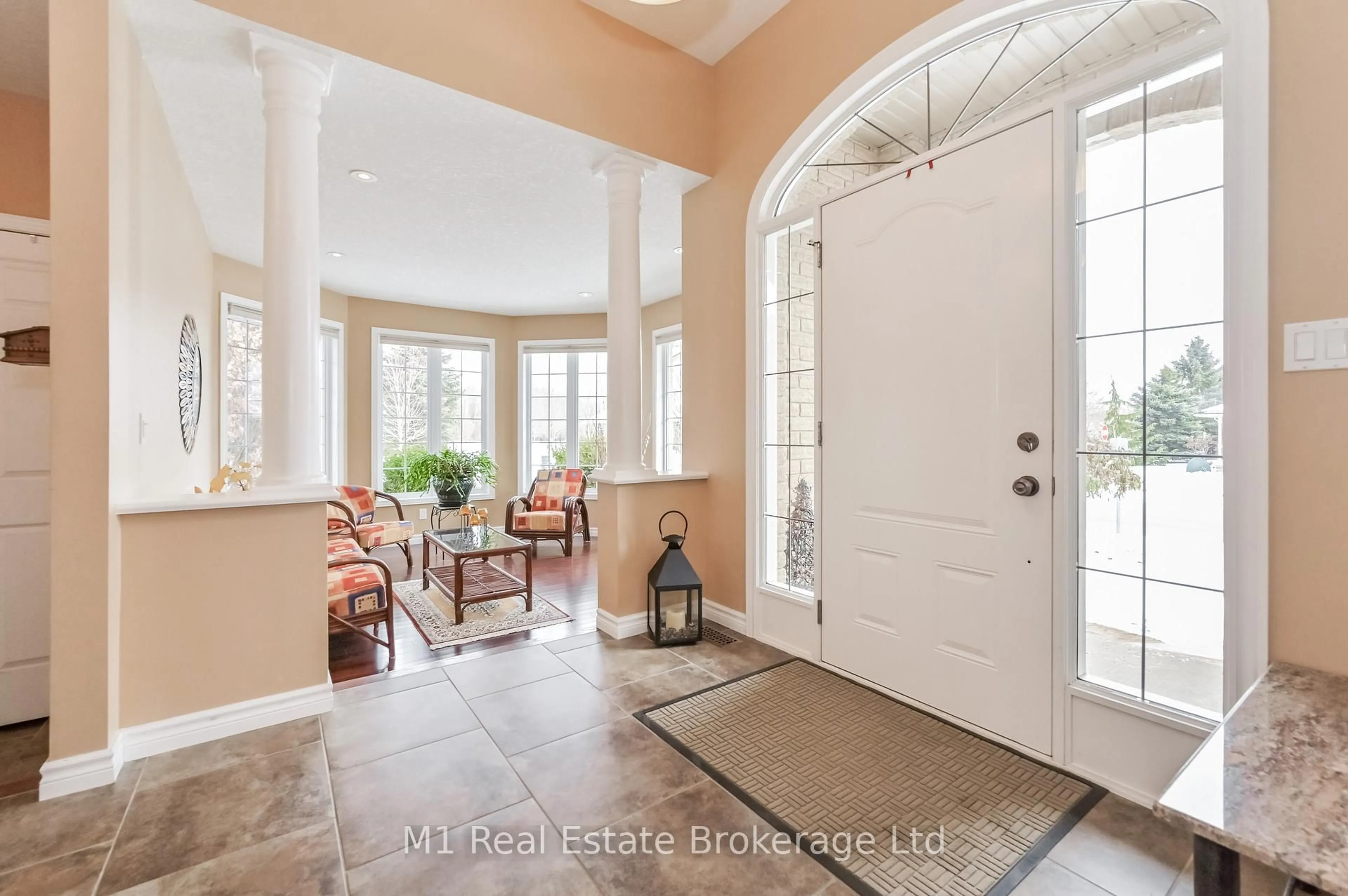Indoor entryway for 104 Keating Dr, Centre Wellington Ontario N0B 1S0
