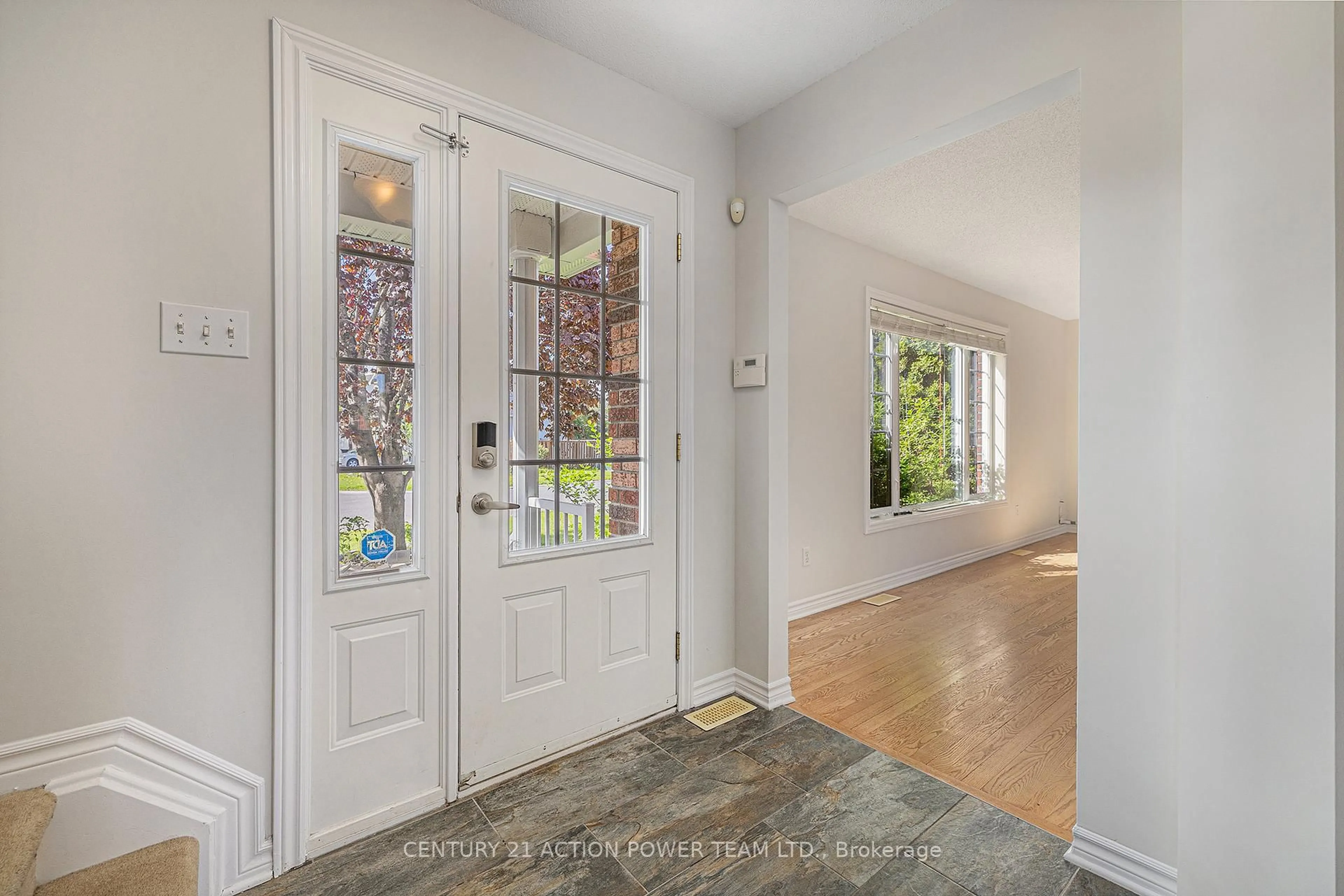 Indoor entryway for 248 Centenaire St, Russell Ontario K0A 1W0