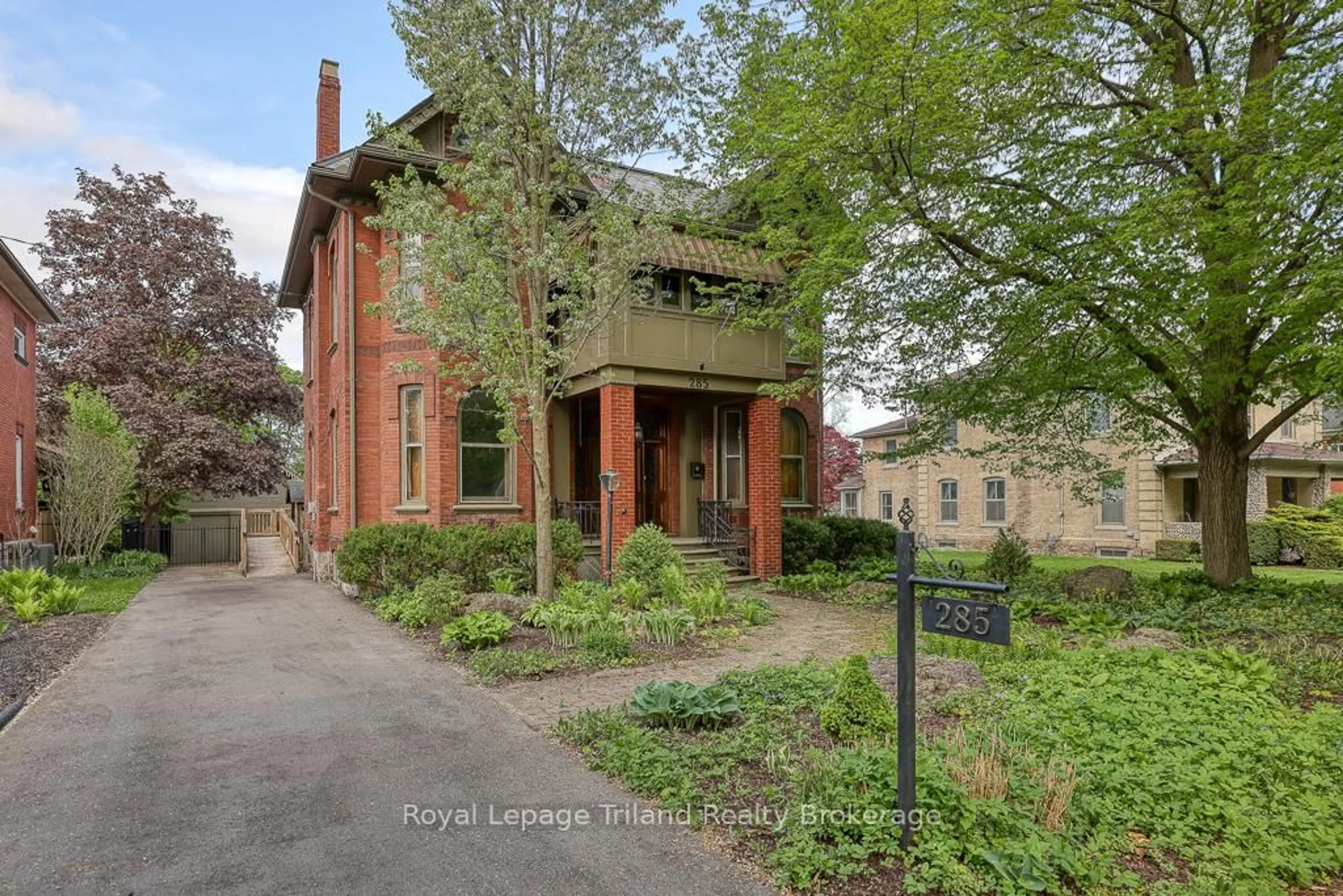 Home with brick exterior material, street for 285 Oxford St, Ingersoll Ontario N5C 2W2