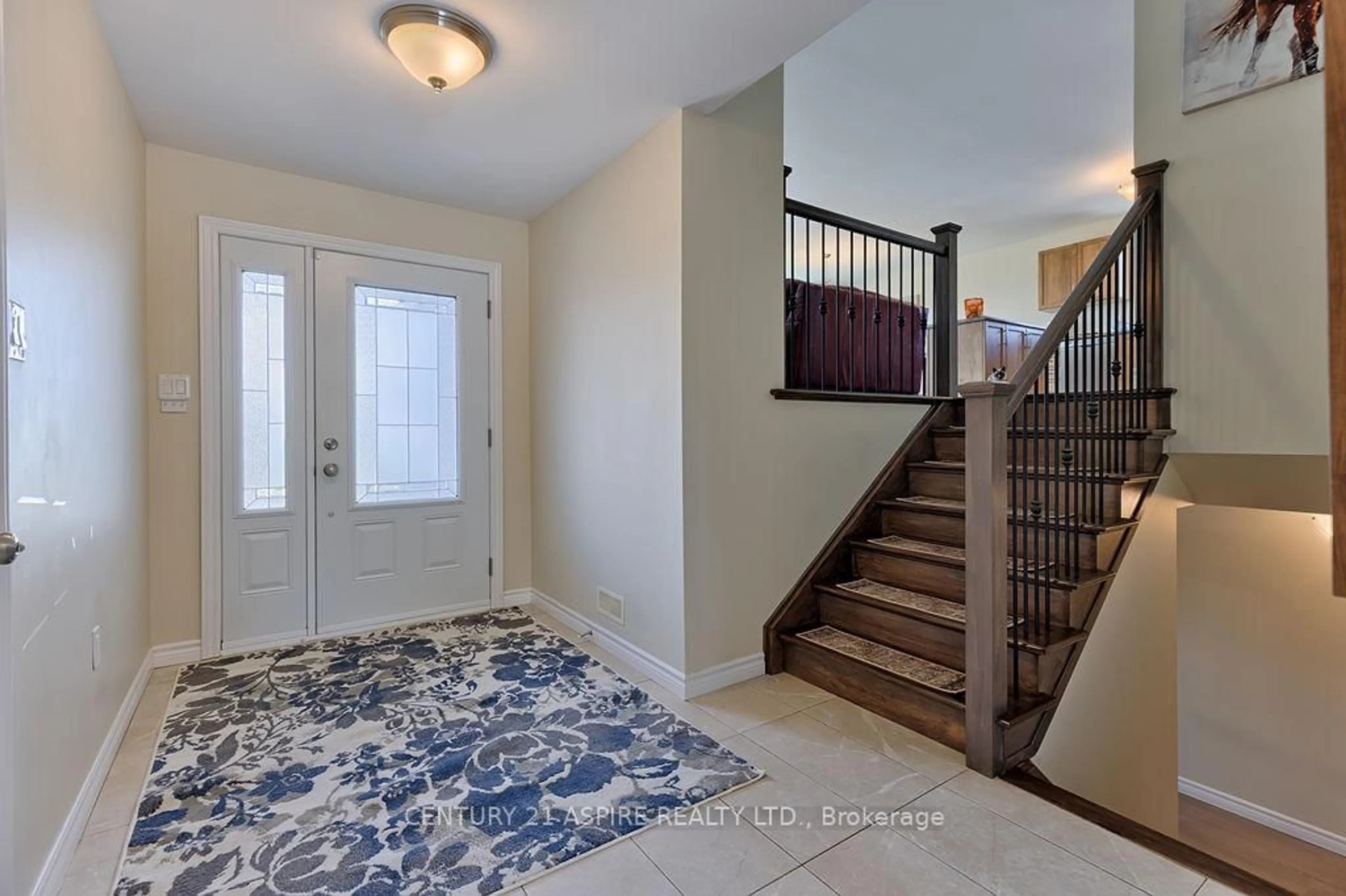 Indoor entryway for 27 Morning Star St, Petawawa Ontario K8H 0A1