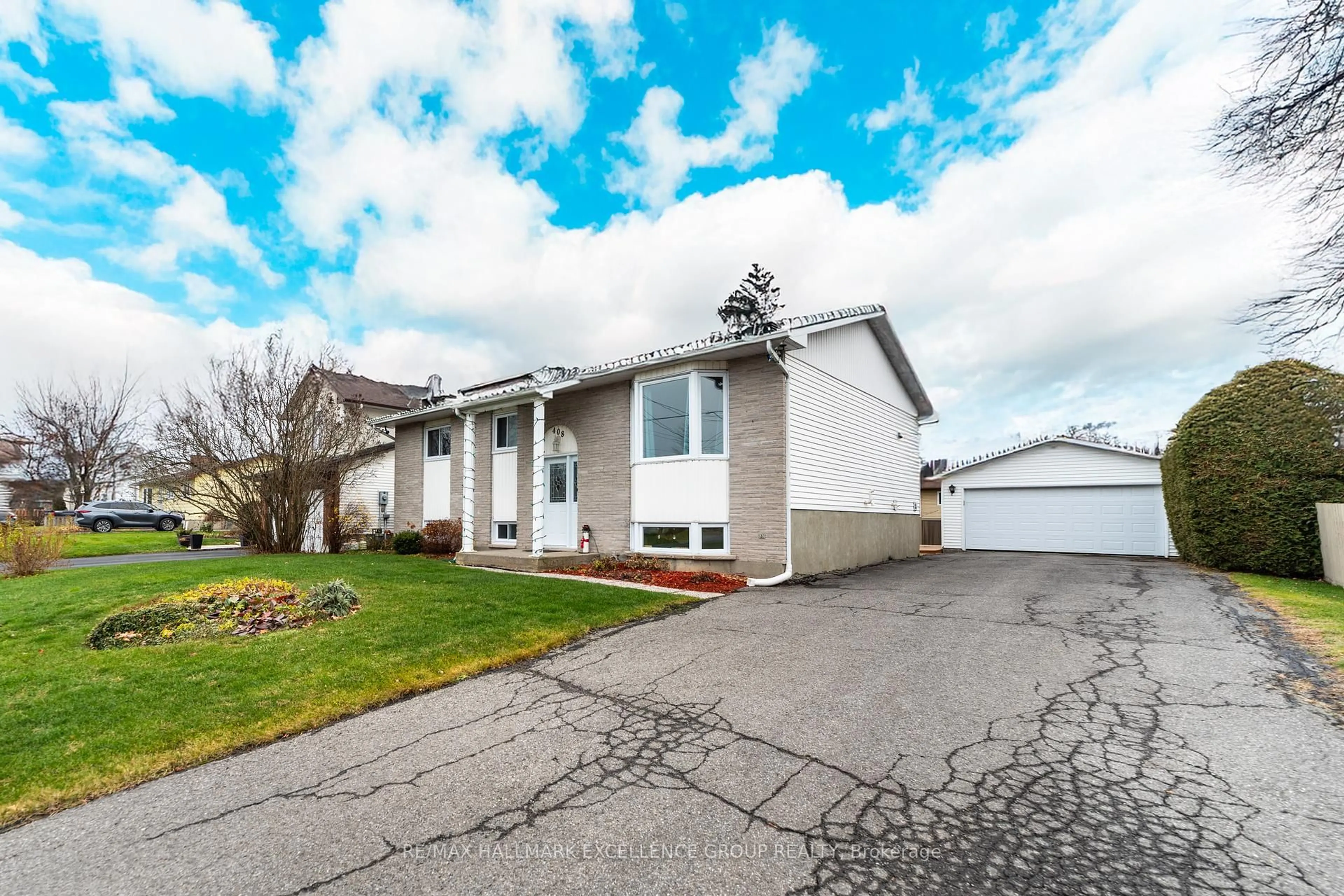 Home with vinyl exterior material, street for 408 Andre St, Clarence-Rockland Ontario K4K 1B2