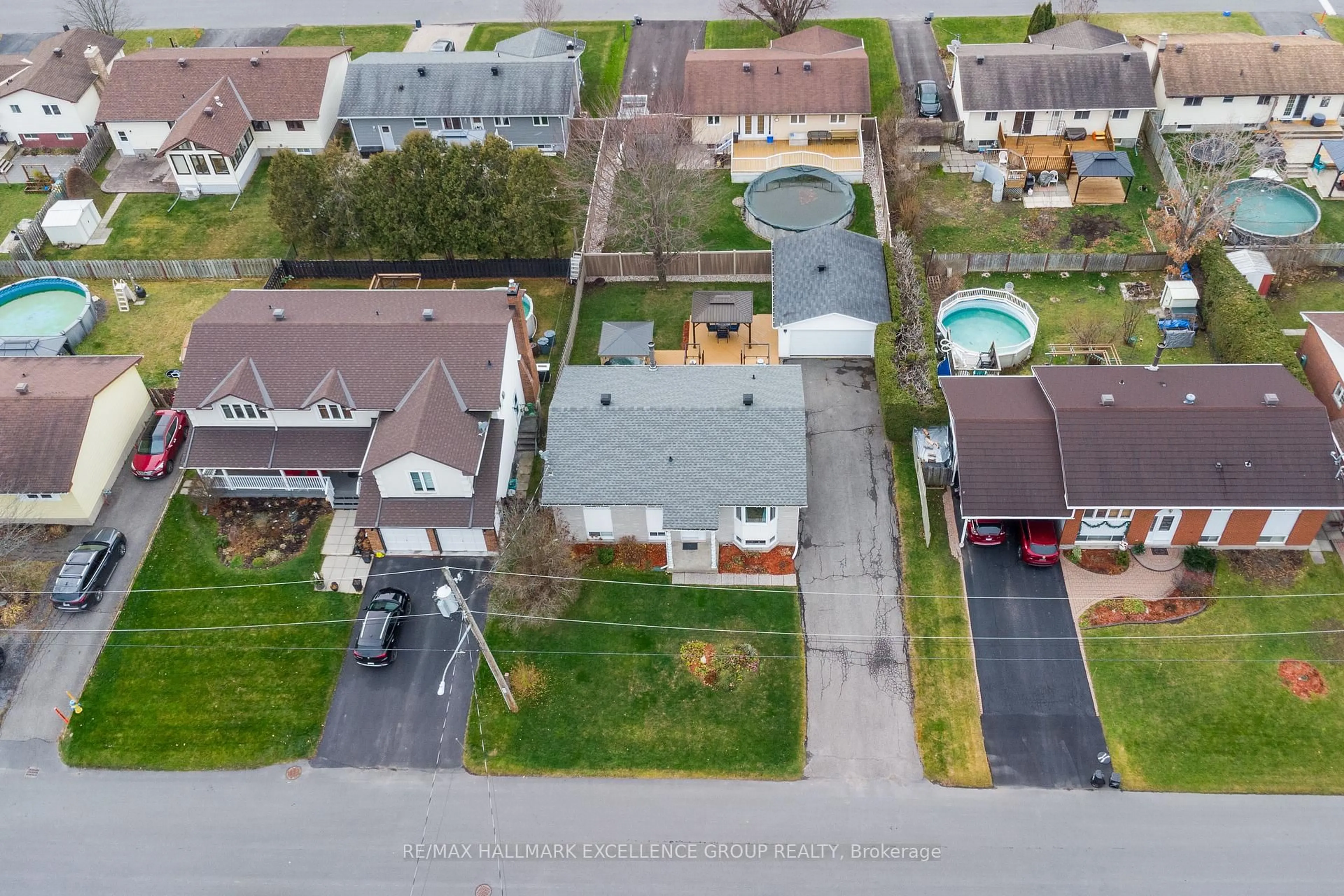 A pic from outside/outdoor area/front of a property/back of a property/a pic from drone, street for 408 Andre St, Clarence-Rockland Ontario K4K 1B2