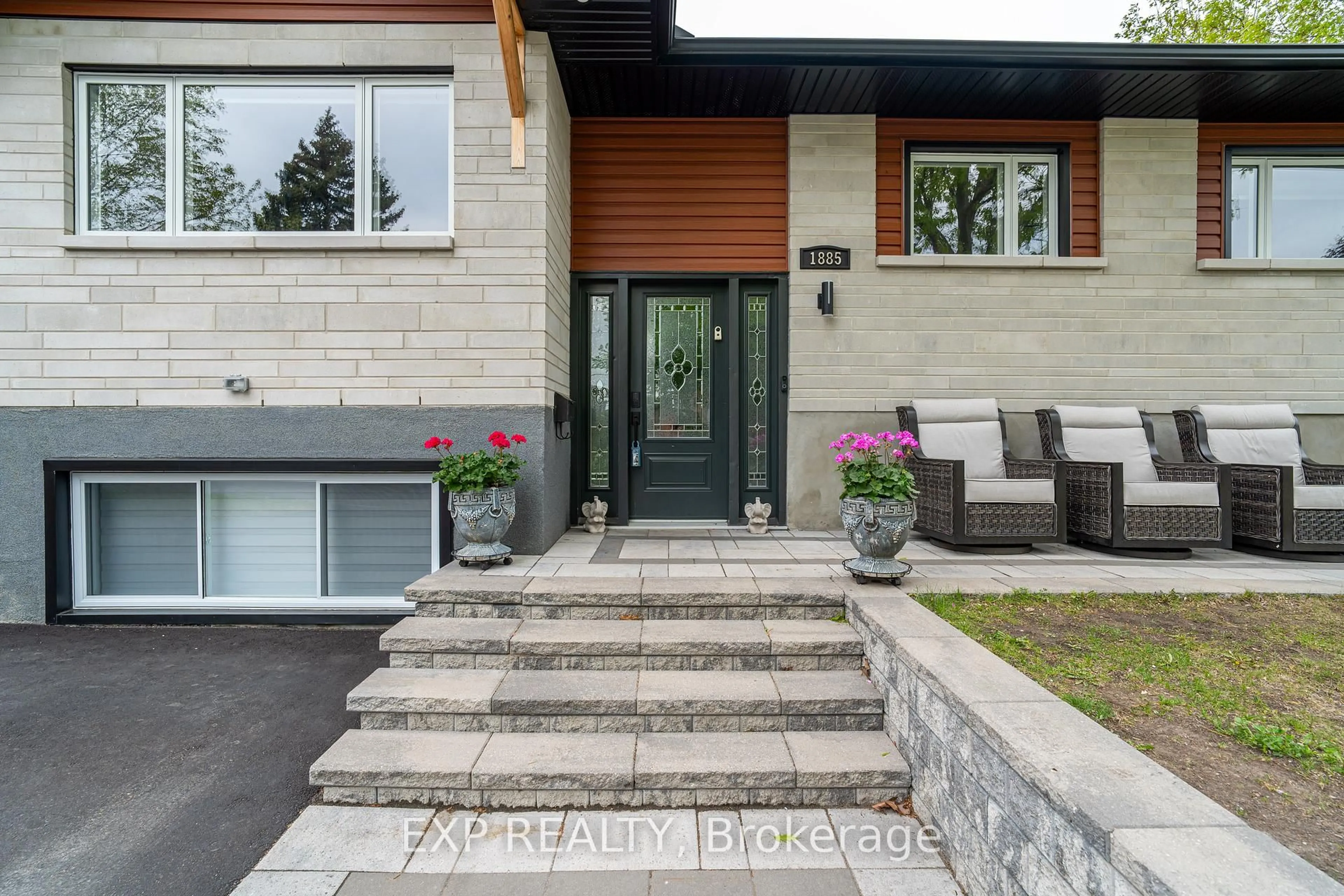 Unknown for 1885 Arizona Ave, Ottawa Ontario K1H 6Z5