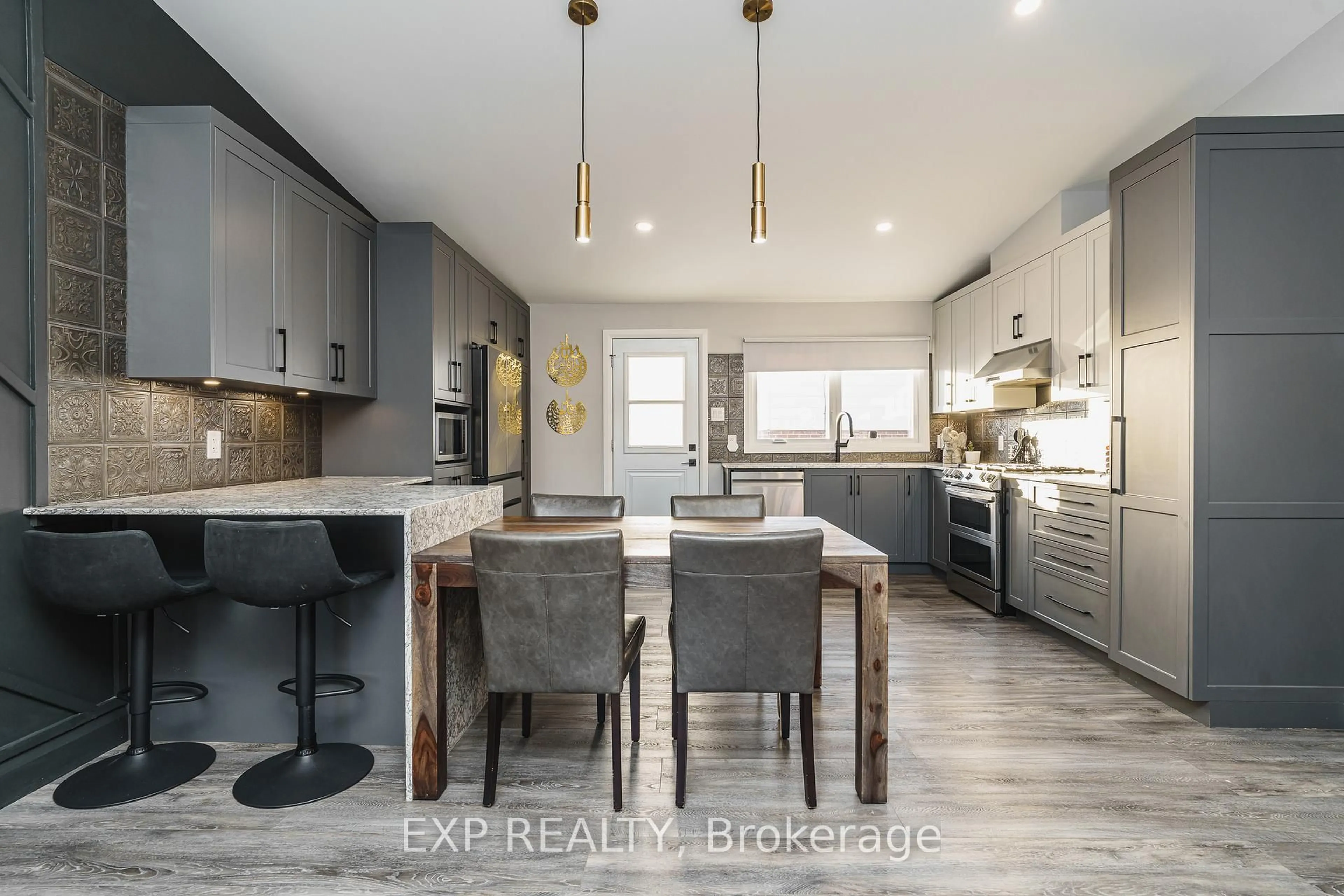 Open concept kitchen, unknown for 1885 Arizona Ave, Ottawa Ontario K1H 6Z5