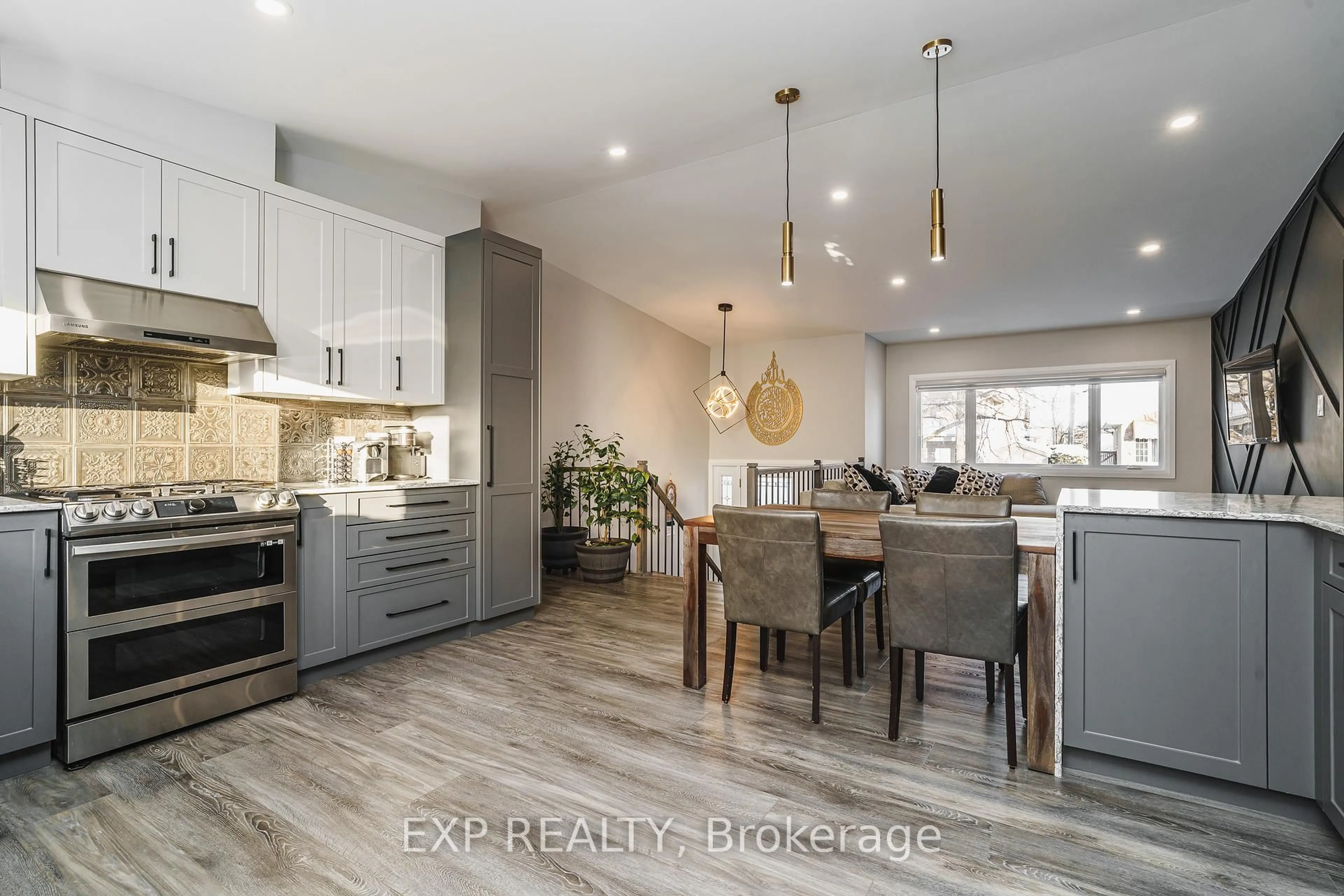 Open concept kitchen, unknown for 1885 Arizona Ave, Ottawa Ontario K1H 6Z5