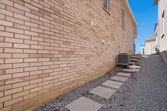 Additional image 14 of 19 Robarts Dr