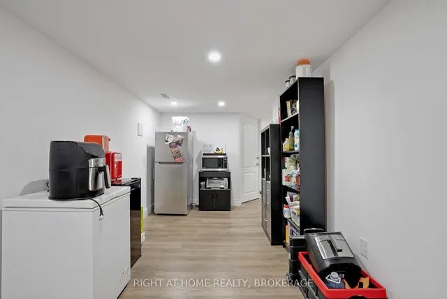 Additional image 6 of 19 Robarts Dr