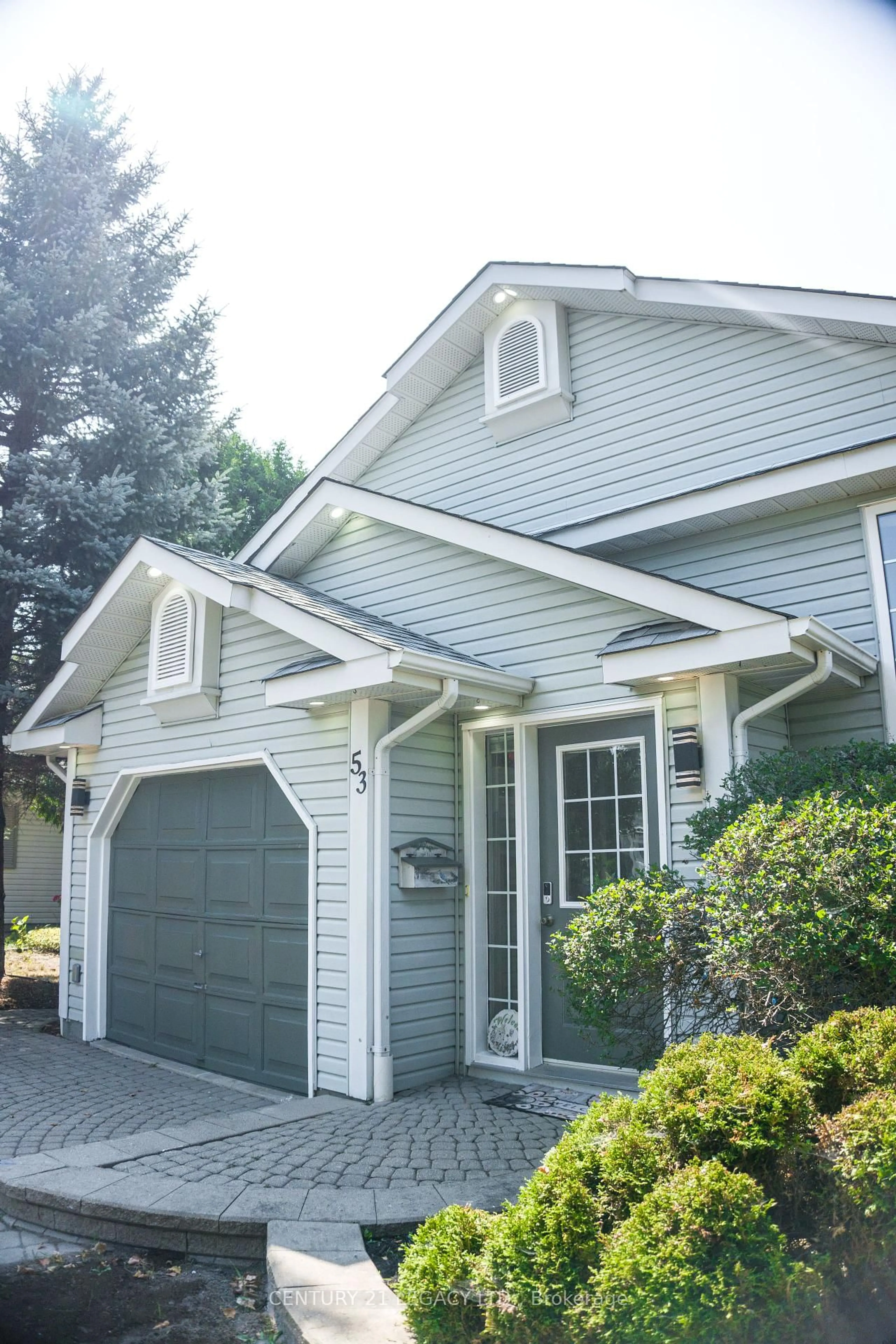 Home with vinyl exterior material, street for 53 Pond Hollow Dr, Greater Sudbury Ontario P3E 6B9