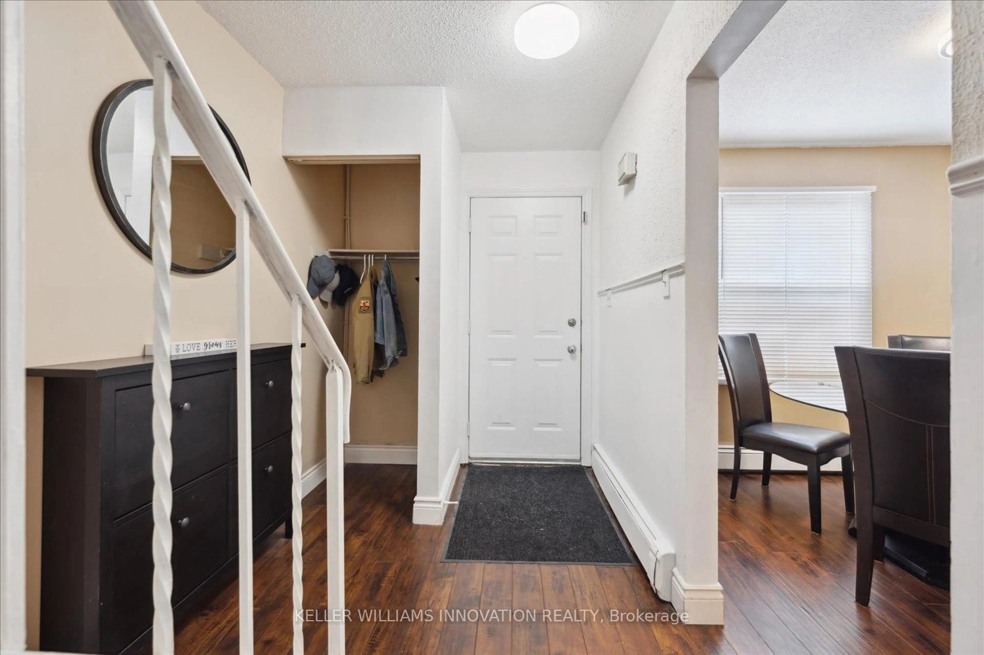 Indoor entryway for 293 Fairway Rd #33, Kitchener Ontario N2A 2P1
