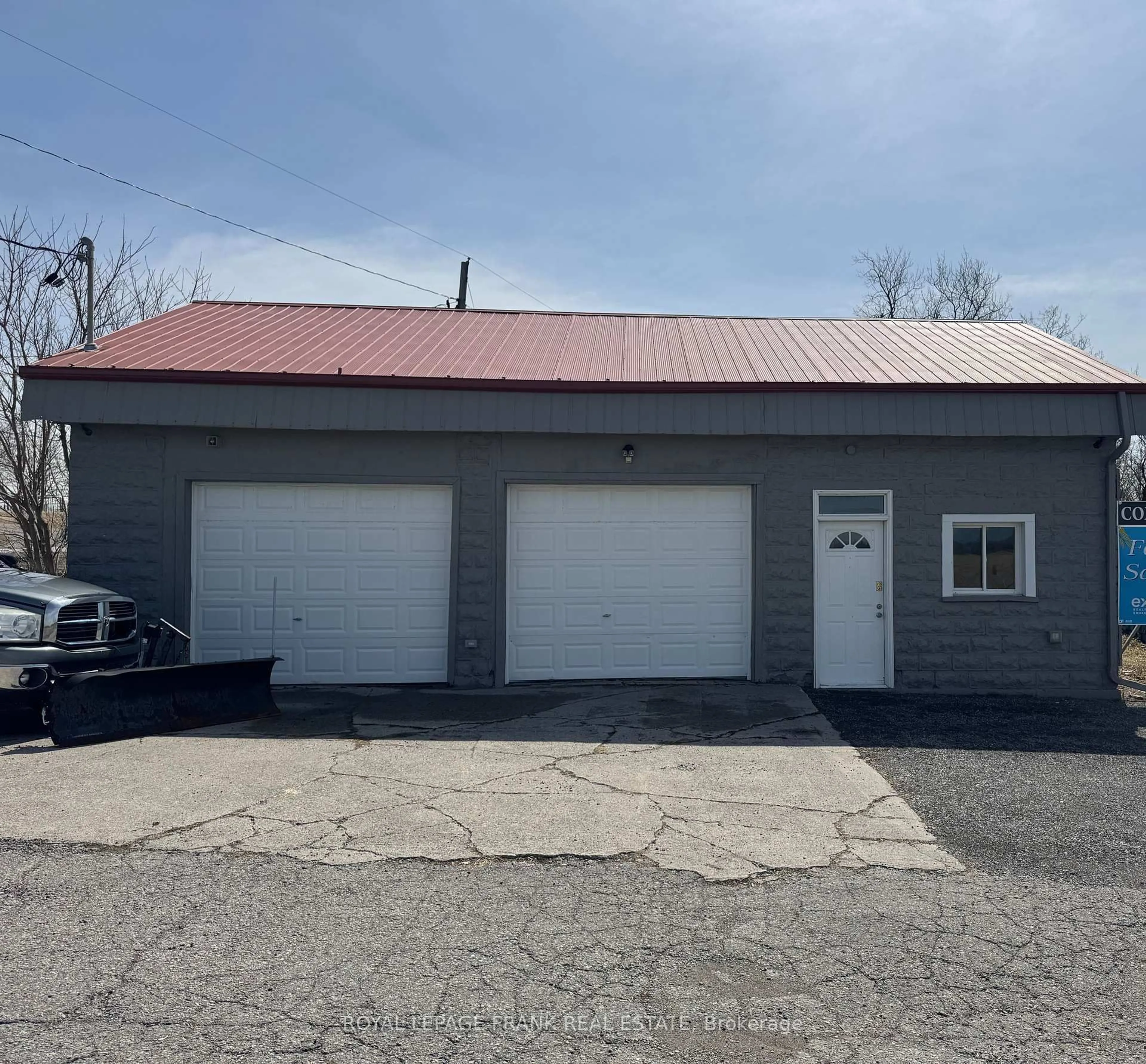 Indoor garage for 174 Hwy 7A Rd, Kawartha Lakes Ontario L0B 1K0