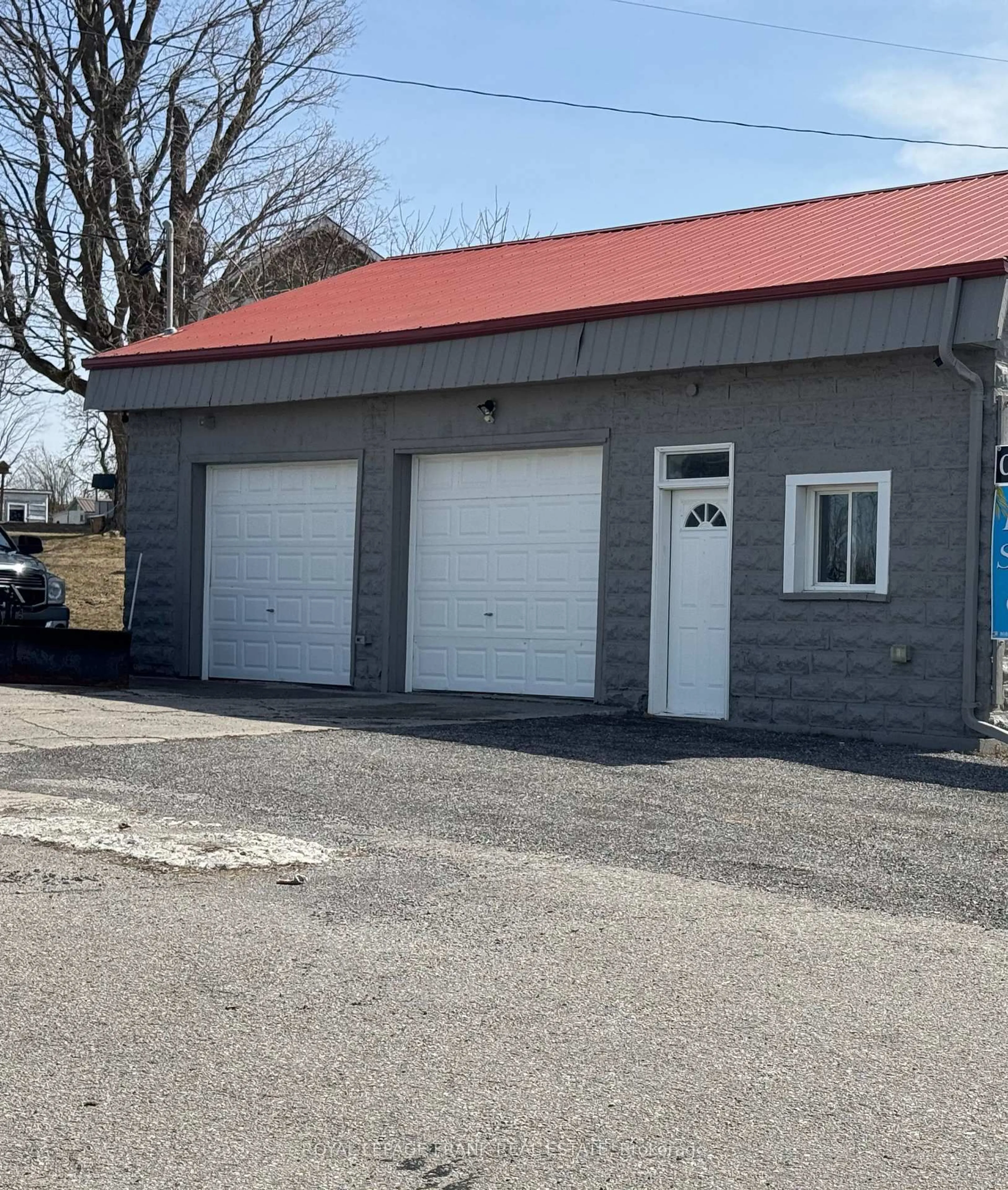 Indoor garage for 174 Hwy 7A Rd, Kawartha Lakes Ontario L0B 1K0
