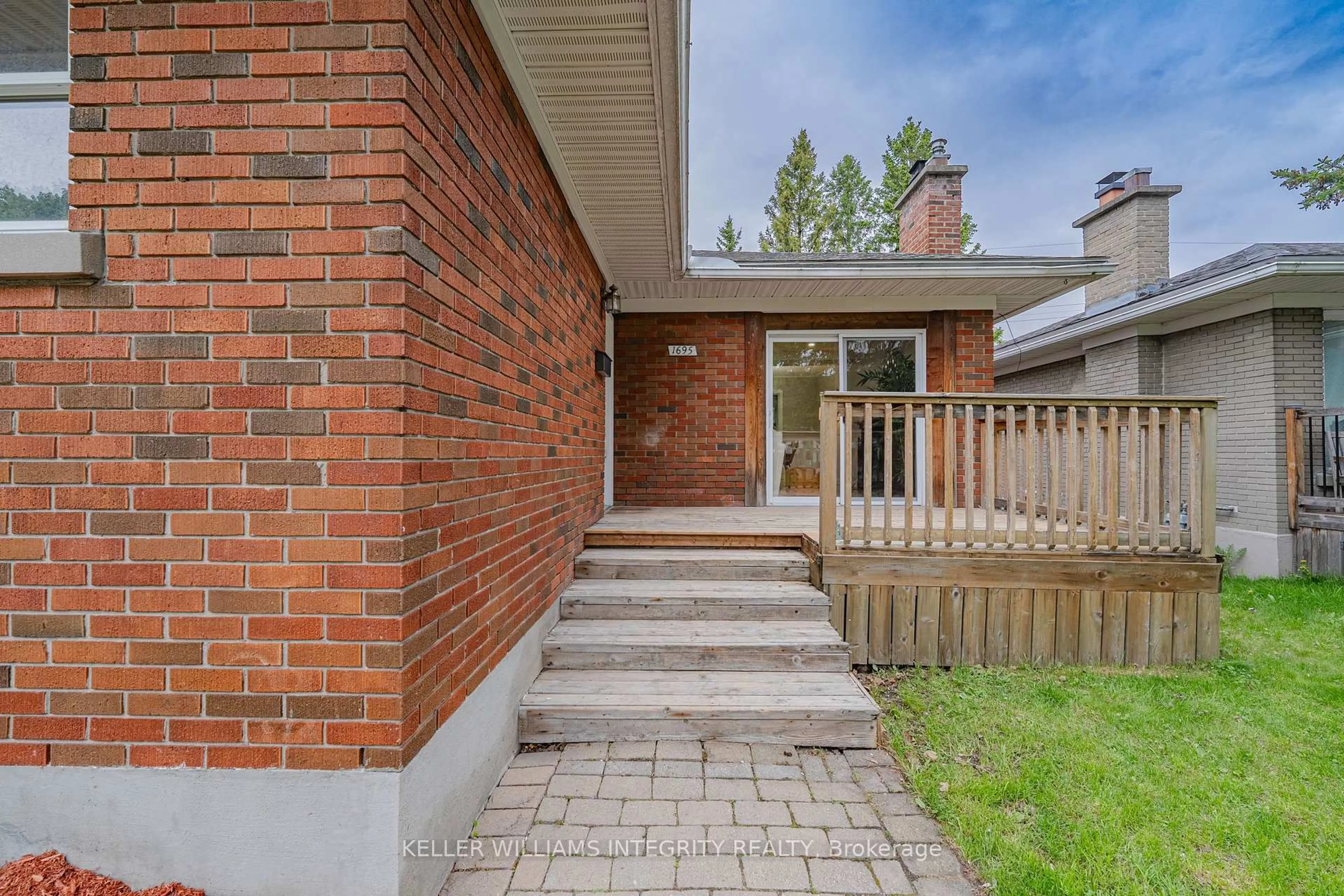 Home with brick exterior material, street for 1695 Gage Cres, Ottawa Ontario K2C 0Z7