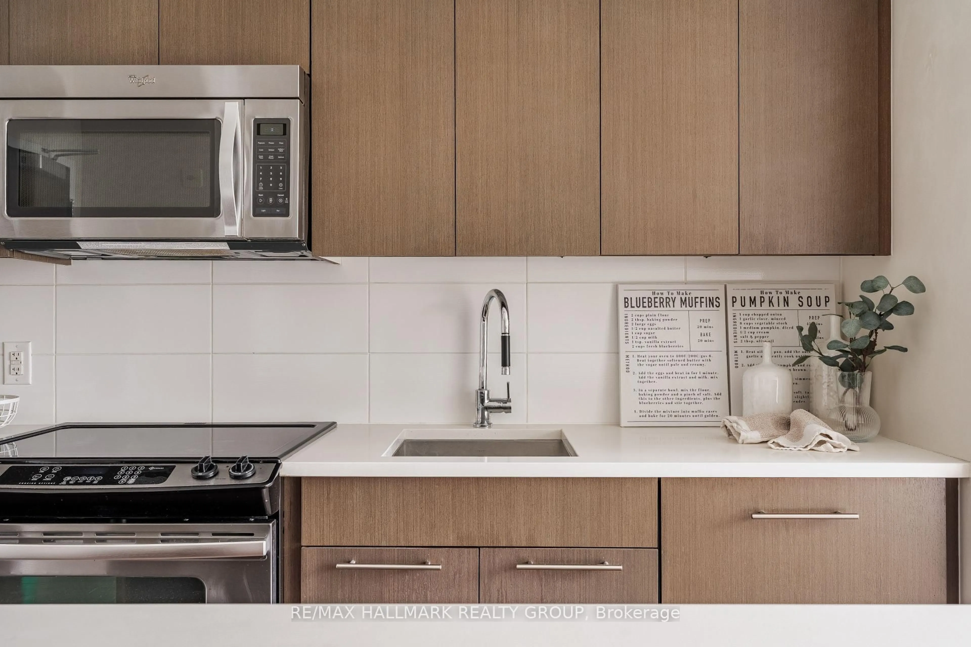 Standard kitchen, ceramic/tile floor for 360 Patricia Ave #613, Ottawa Ontario K1Z 0A8