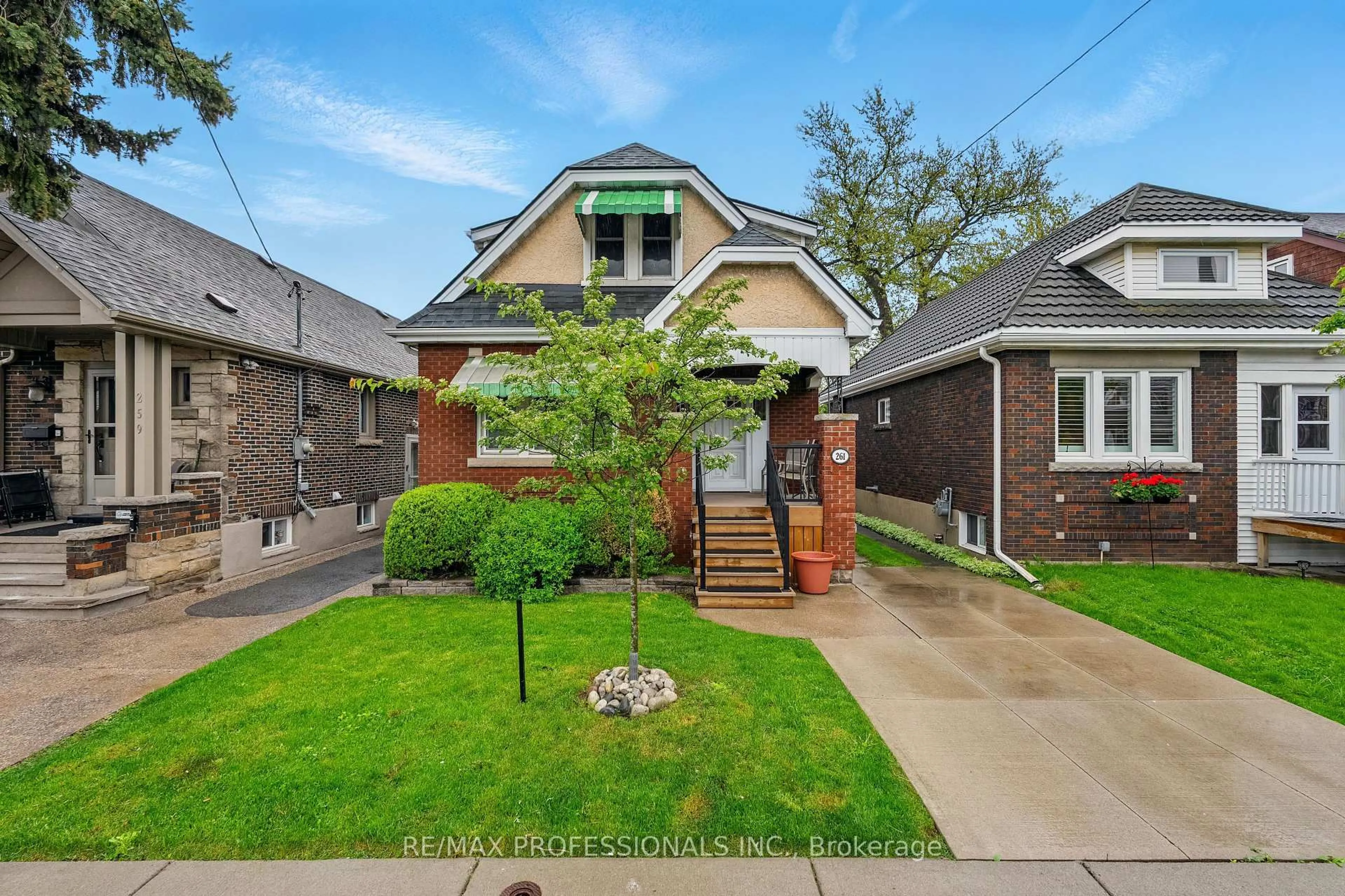 Home with brick exterior material, street for 261 Wexford Ave, Hamilton Ontario L8K 2P4