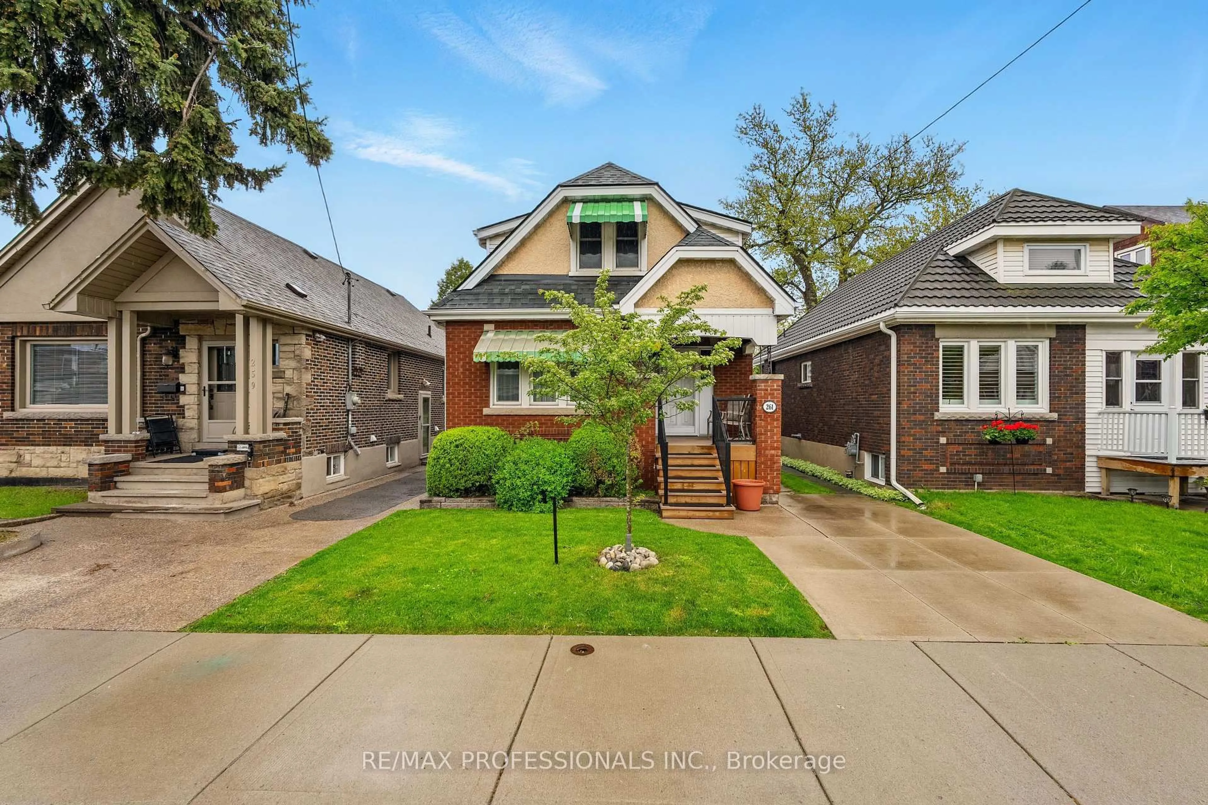 Home with brick exterior material, street for 261 Wexford Ave, Hamilton Ontario L8K 2P4