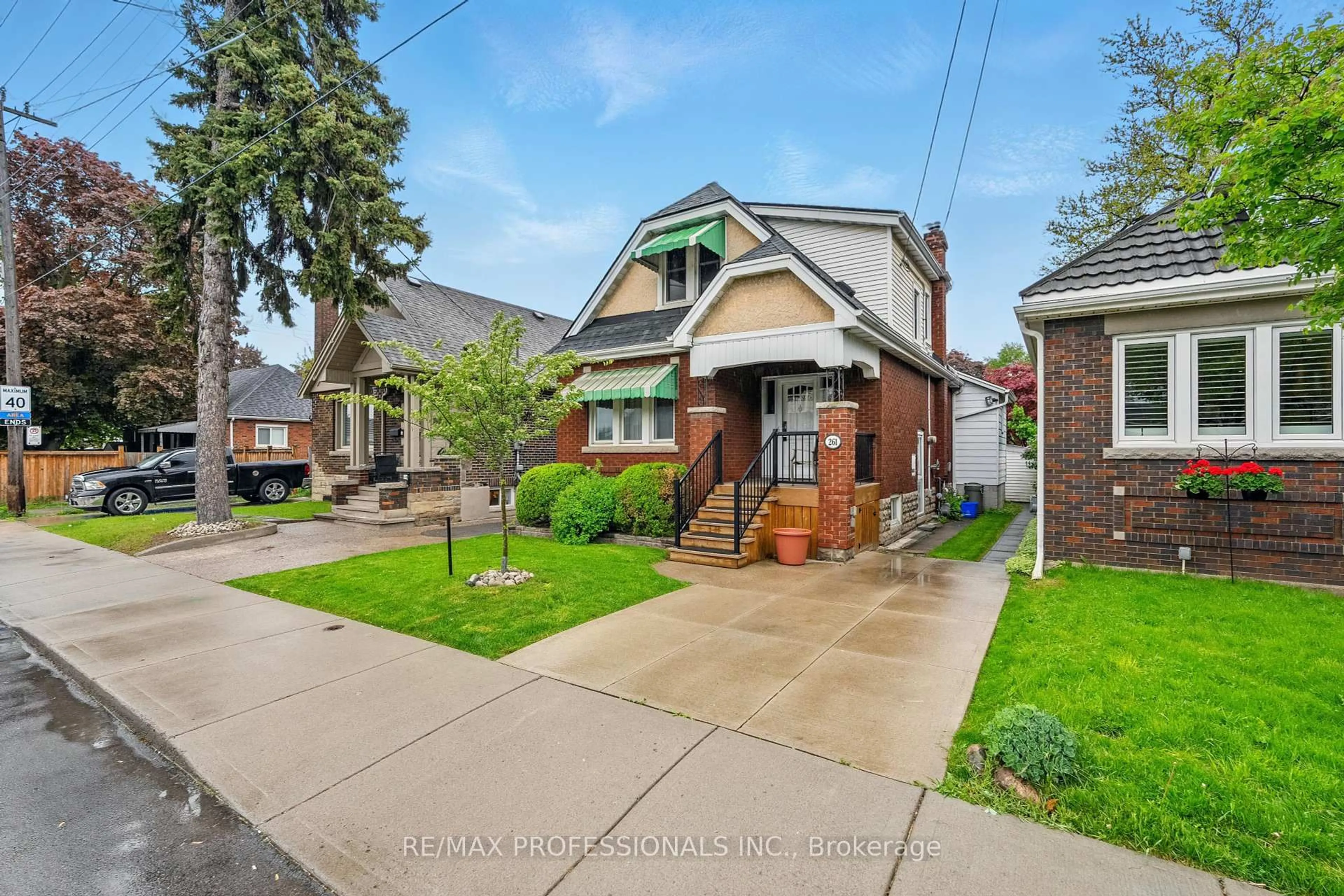 Home with brick exterior material, street for 261 Wexford Ave, Hamilton Ontario L8K 2P4