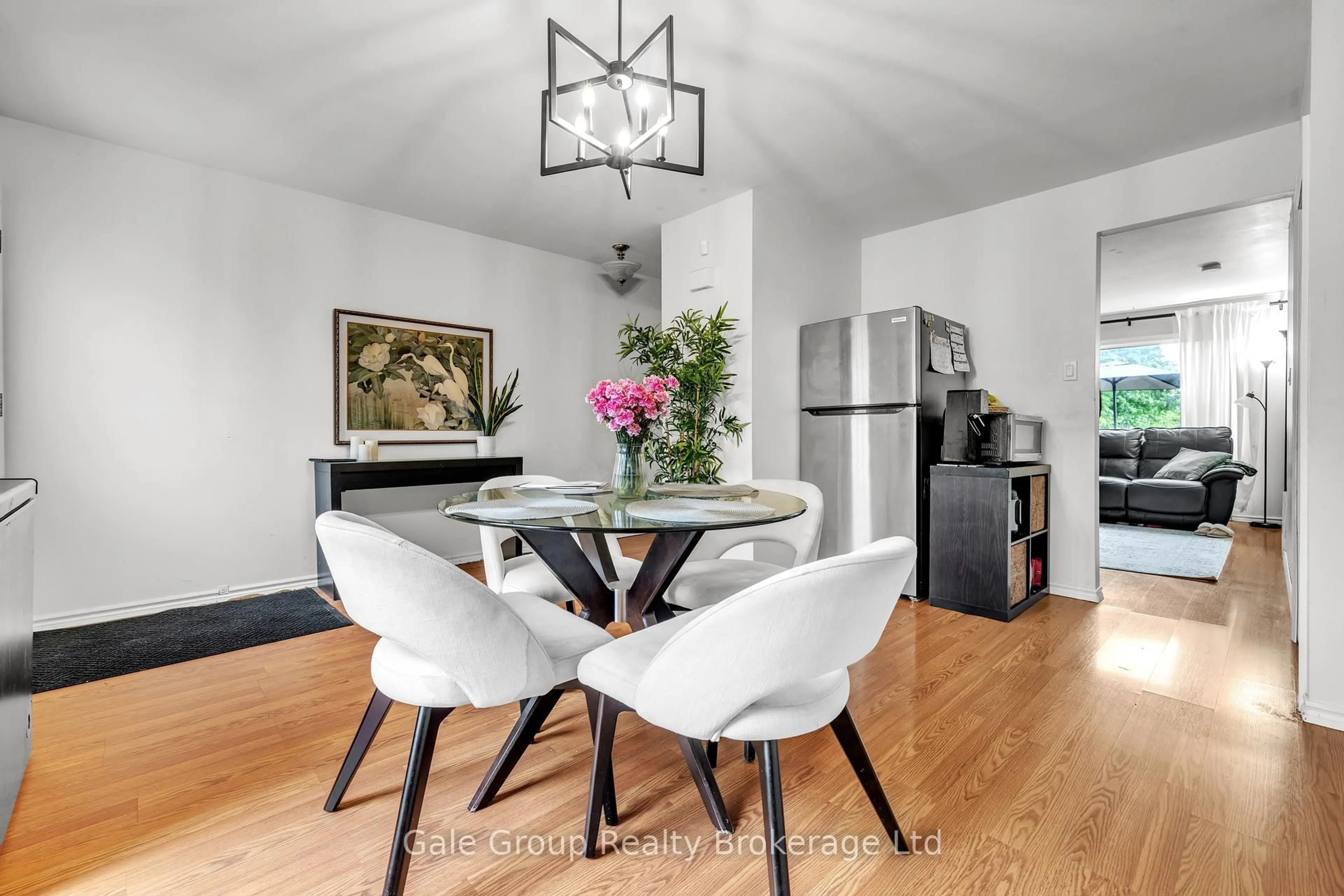 Dining room, wood/laminate floor for 867 PARKINSON Rd #8, Woodstock Ontario N4S 8S7