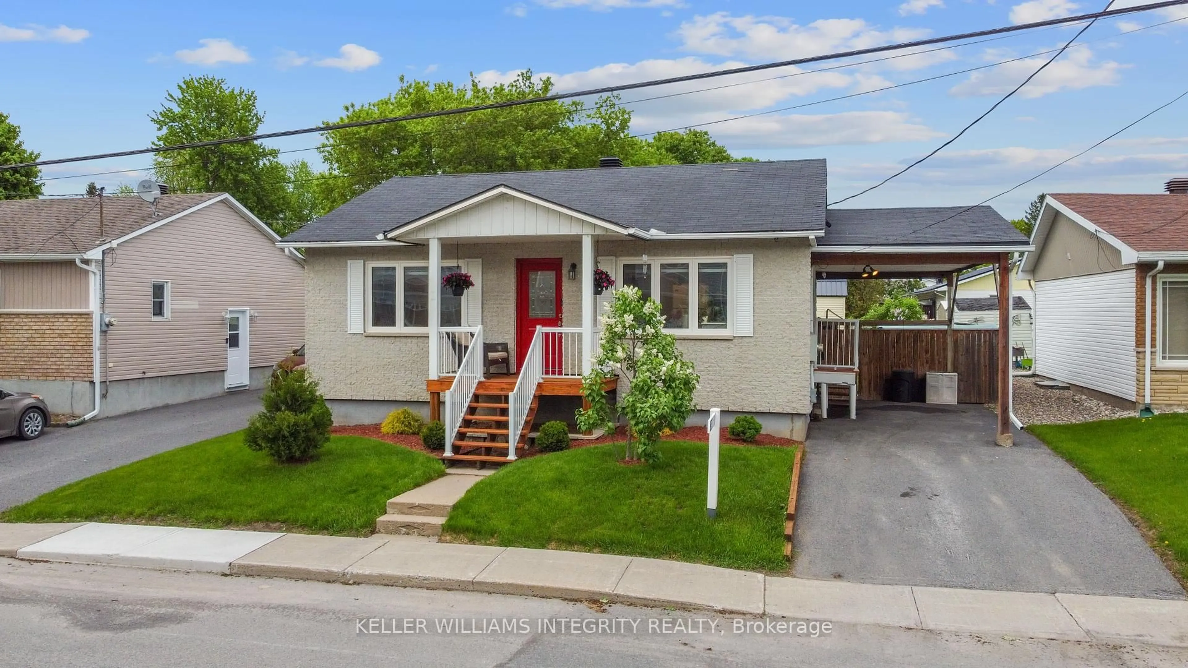 Home with vinyl exterior material, street for 3867 Champlain St, Clarence-Rockland Ontario K0A 1E0