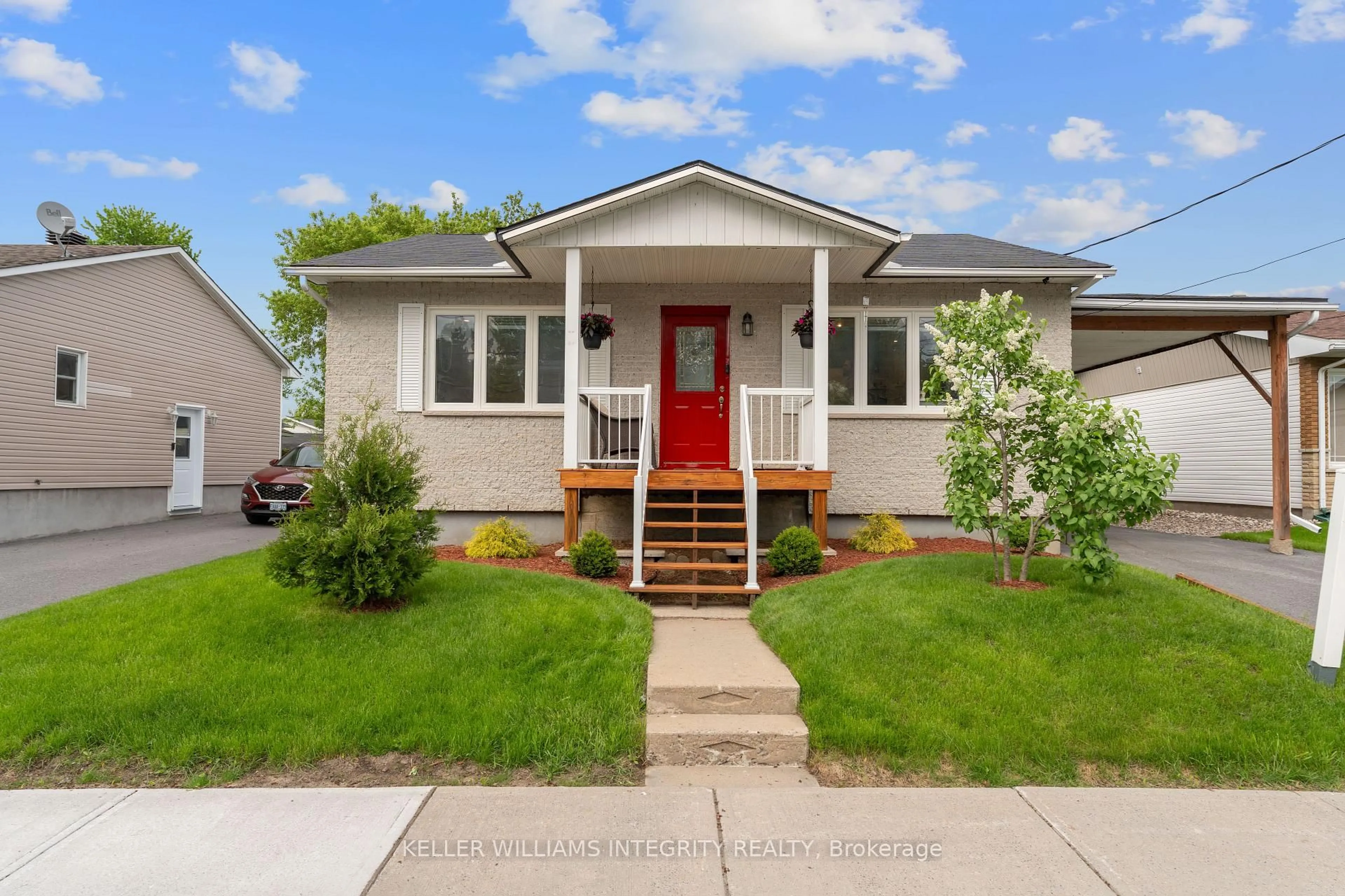 Home with vinyl exterior material, street for 3867 Champlain St, Clarence-Rockland Ontario K0A 1E0