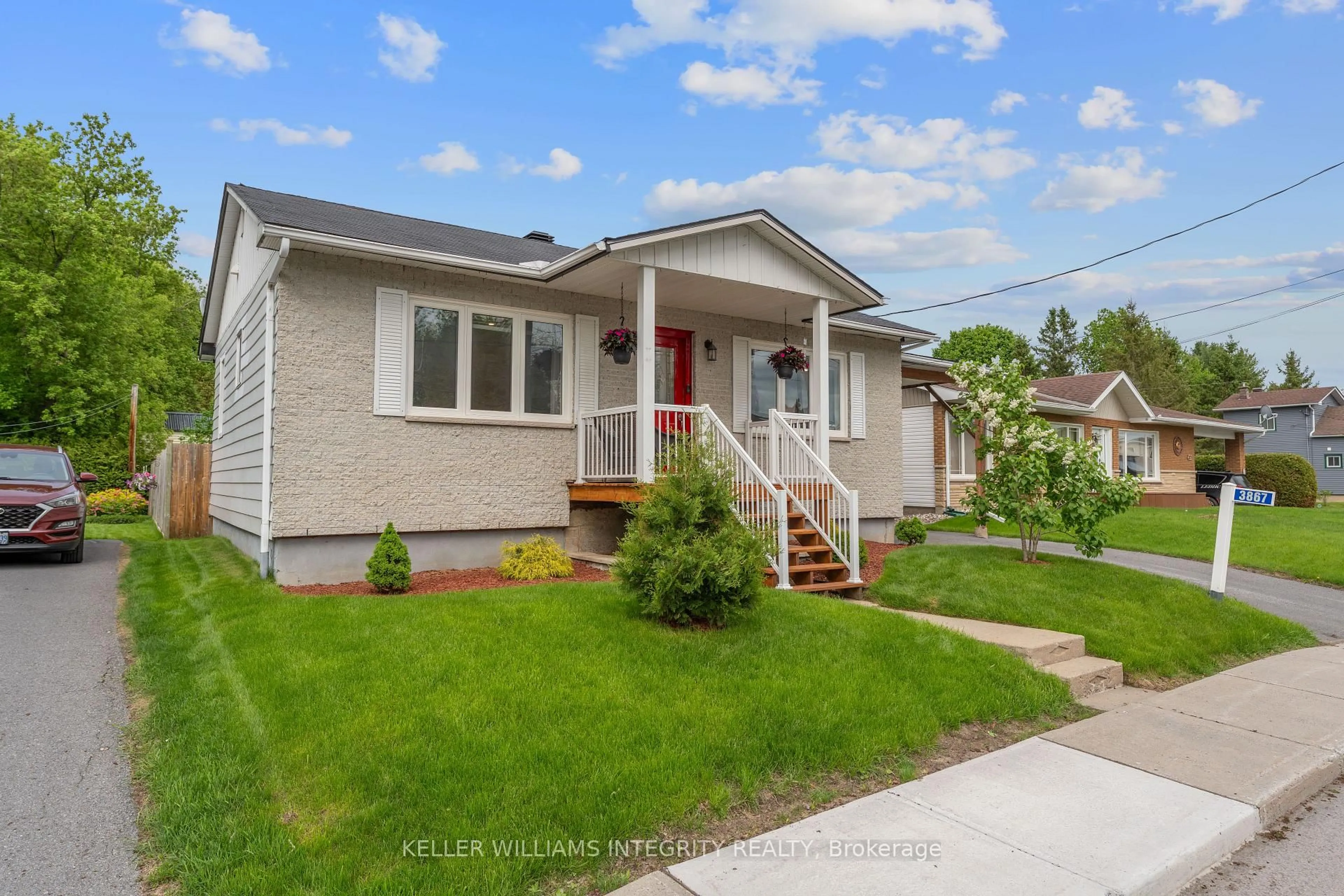 Home with vinyl exterior material, street for 3867 Champlain St, Clarence-Rockland Ontario K0A 1E0