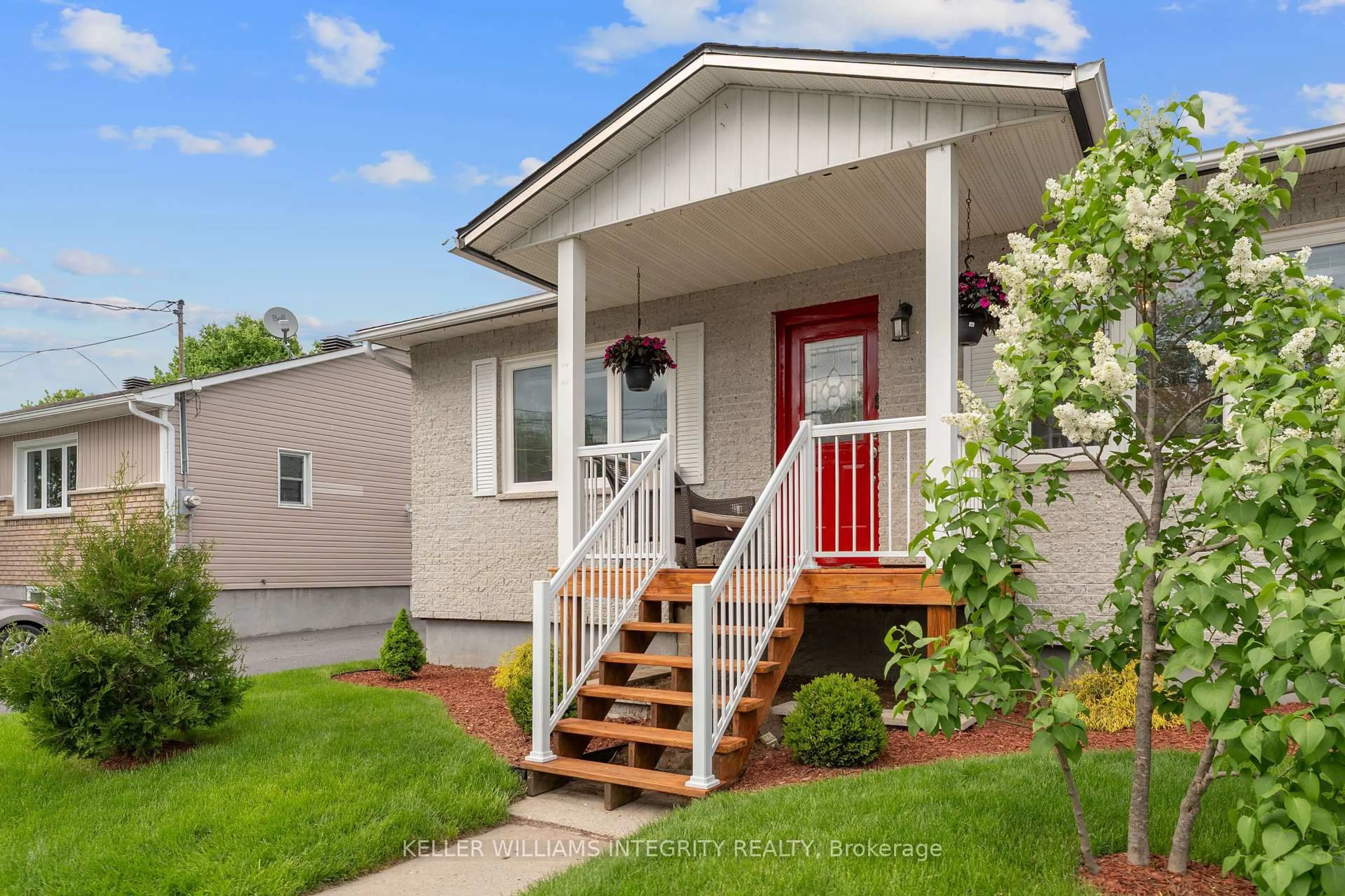Home with vinyl exterior material, street for 3867 Champlain St, Clarence-Rockland Ontario K0A 1E0