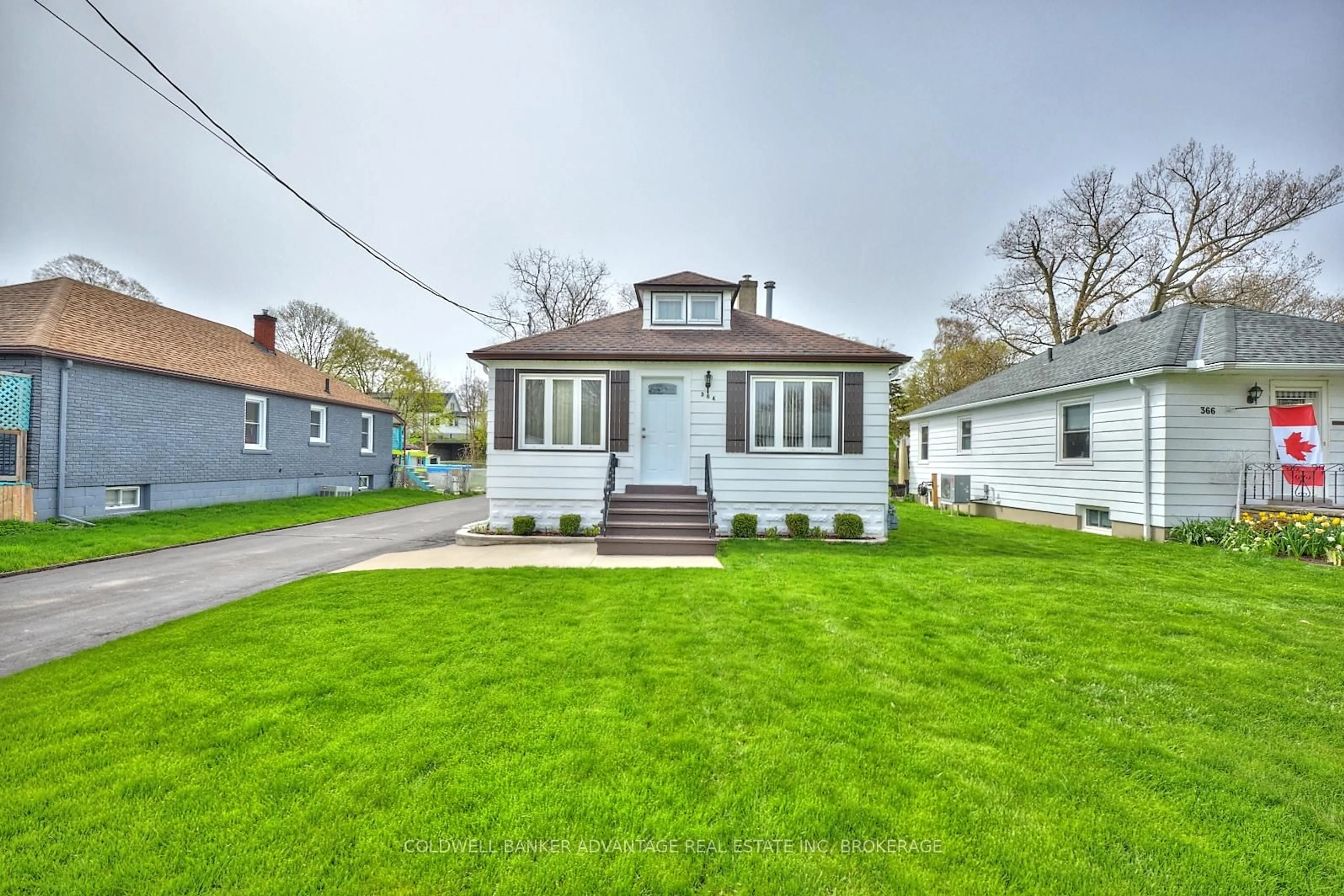 A pic from outside/outdoor area/front of a property/back of a property/a pic from drone, street for 364 Sugarloaf St, Port Colborne Ontario L3K 2P3