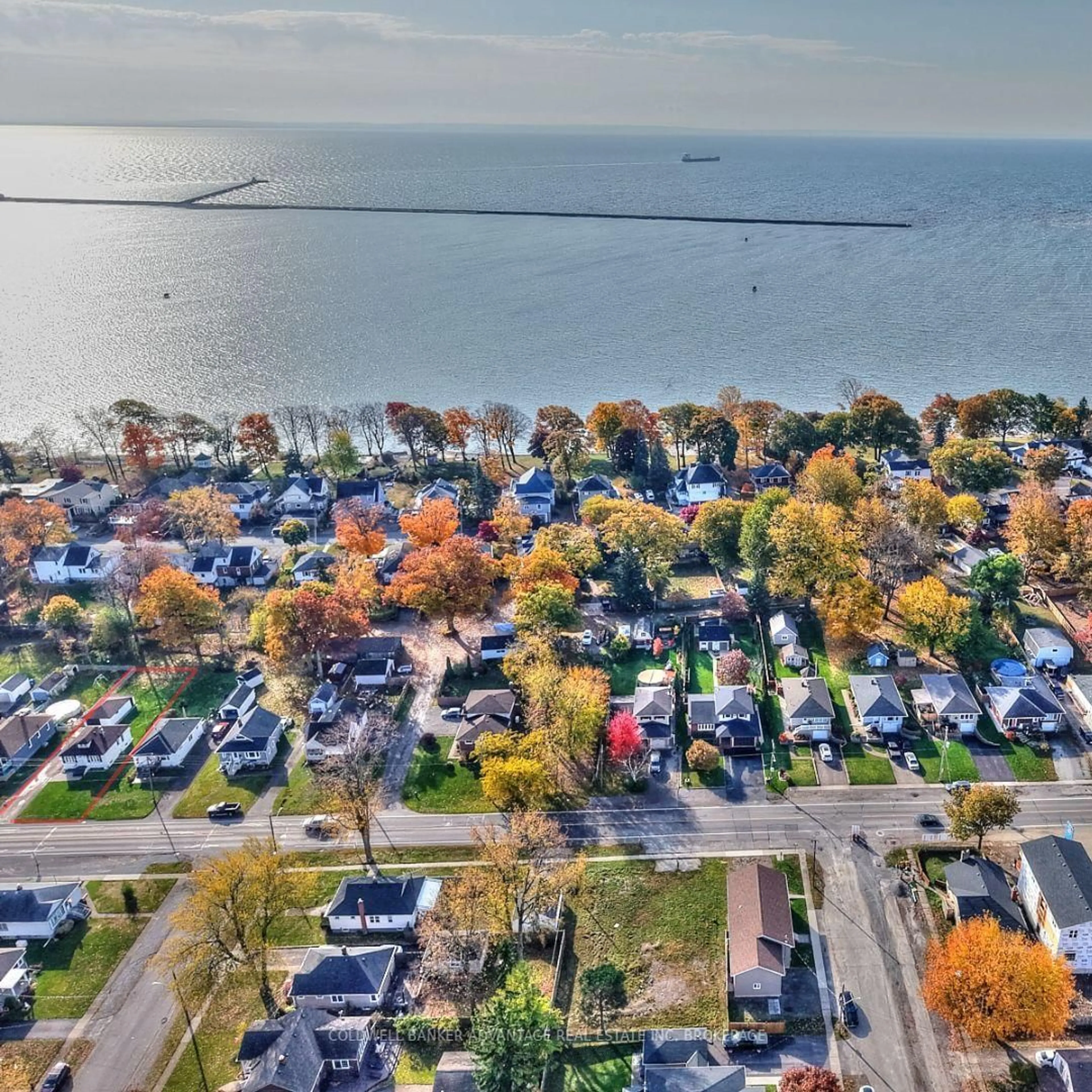 A pic from outside/outdoor area/front of a property/back of a property/a pic from drone, water/lake/river/ocean view for 364 Sugarloaf St, Port Colborne Ontario L3K 2P3