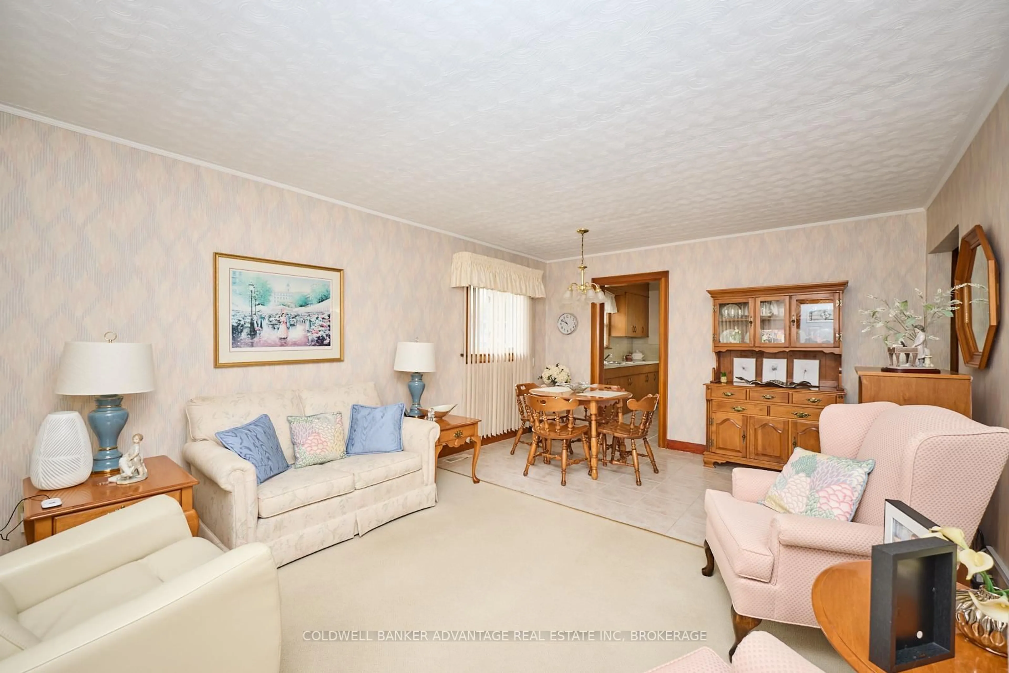 Living room with furniture, unknown for 364 Sugarloaf St, Port Colborne Ontario L3K 2P3