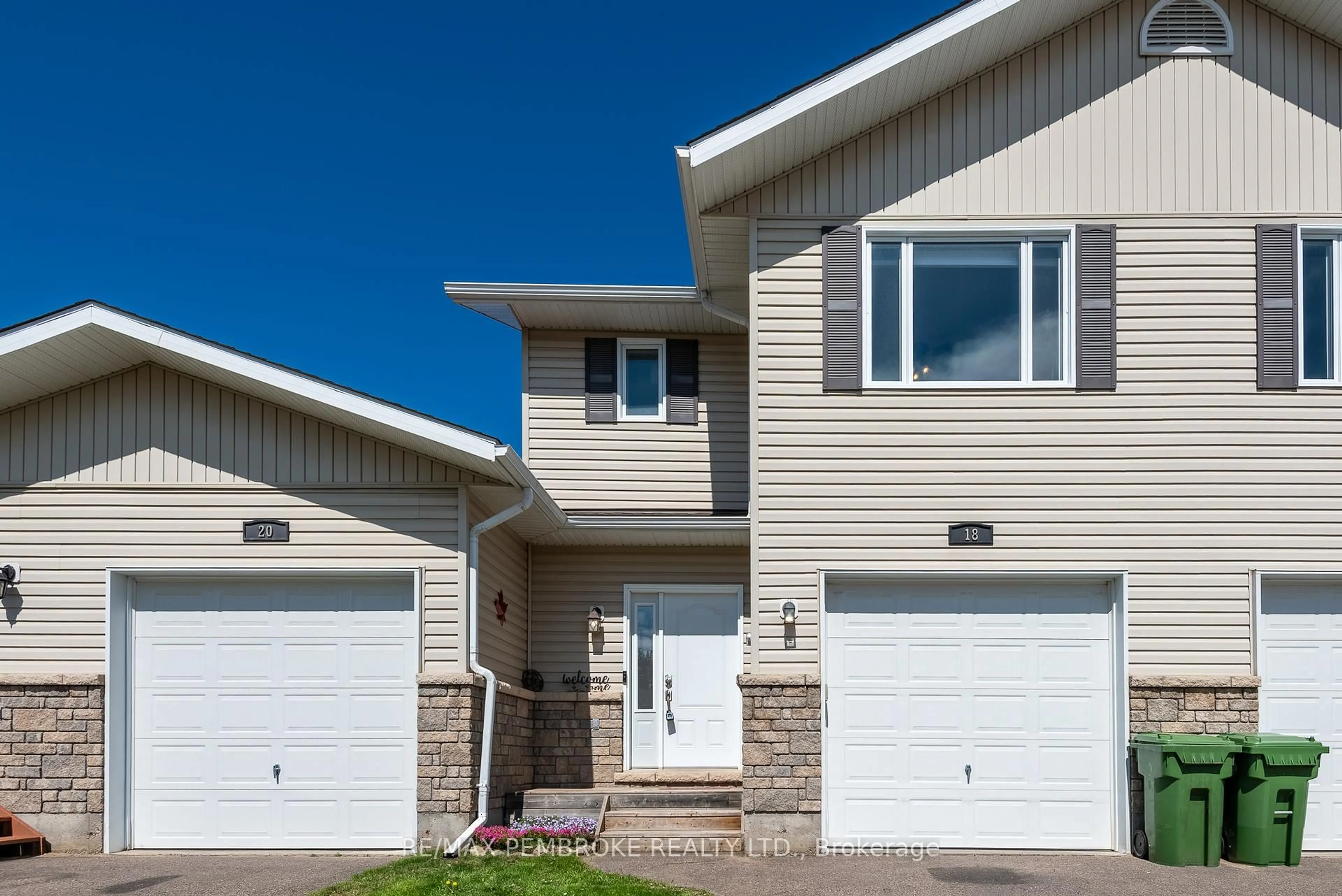 Home with vinyl exterior material, street for 18 Winston Ave, Petawawa Ontario K8H 0C1