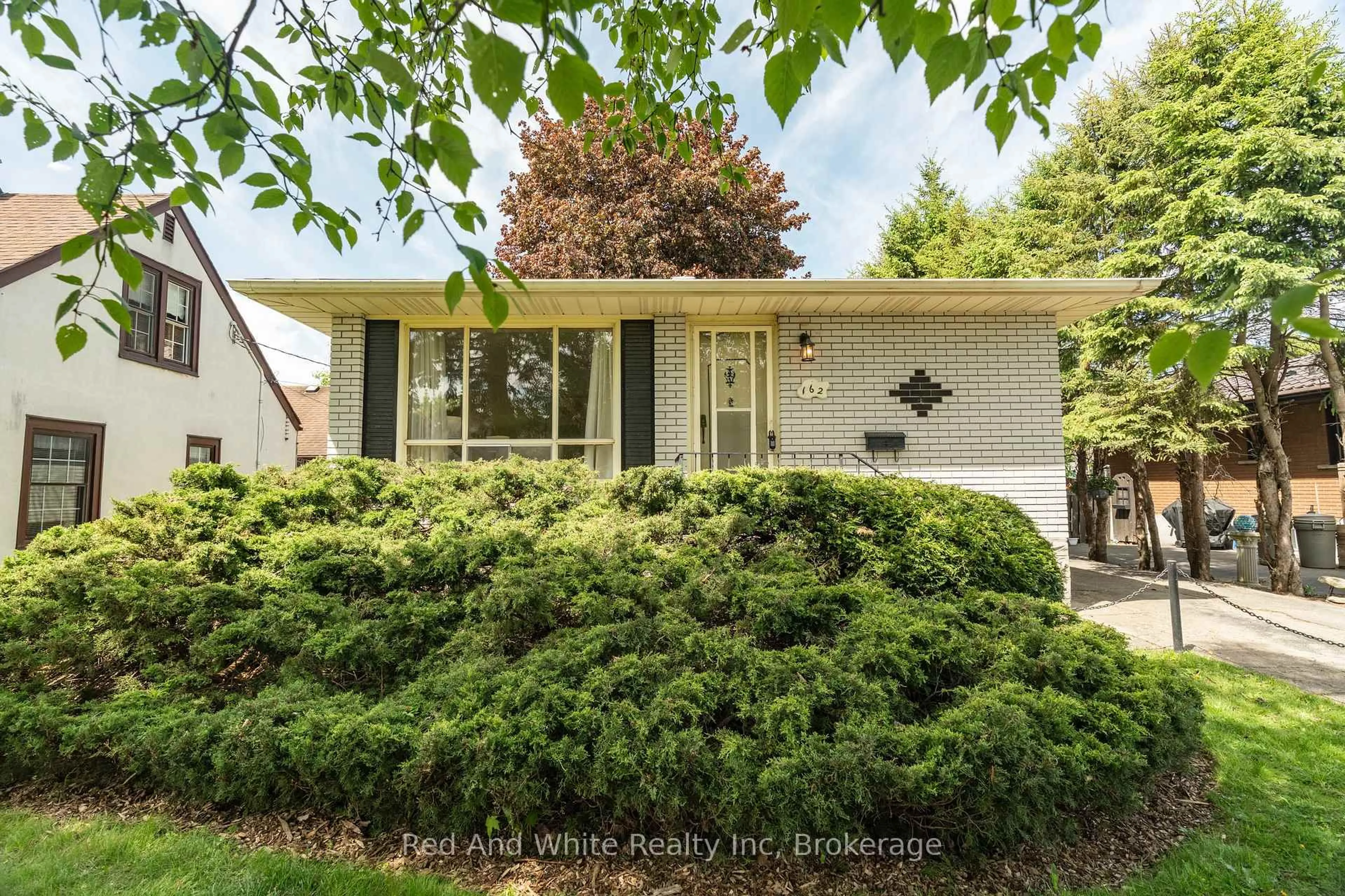Home with vinyl exterior material, street for 162 Eby St, Cambridge Ontario N3H 4K2