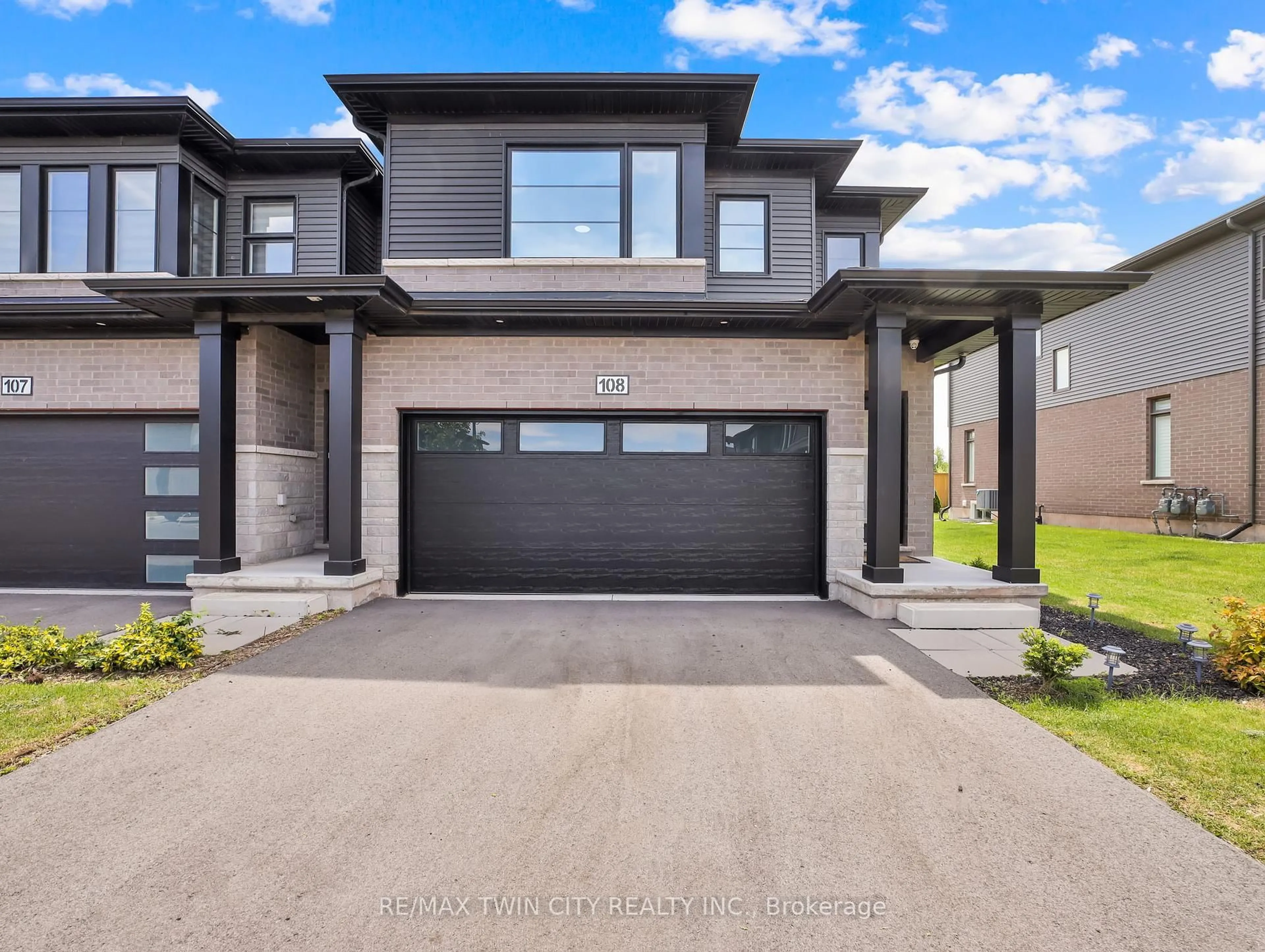 Home with brick exterior material, street for 4552 Portage Dr #108, Niagara Falls Ontario L2E 6A8
