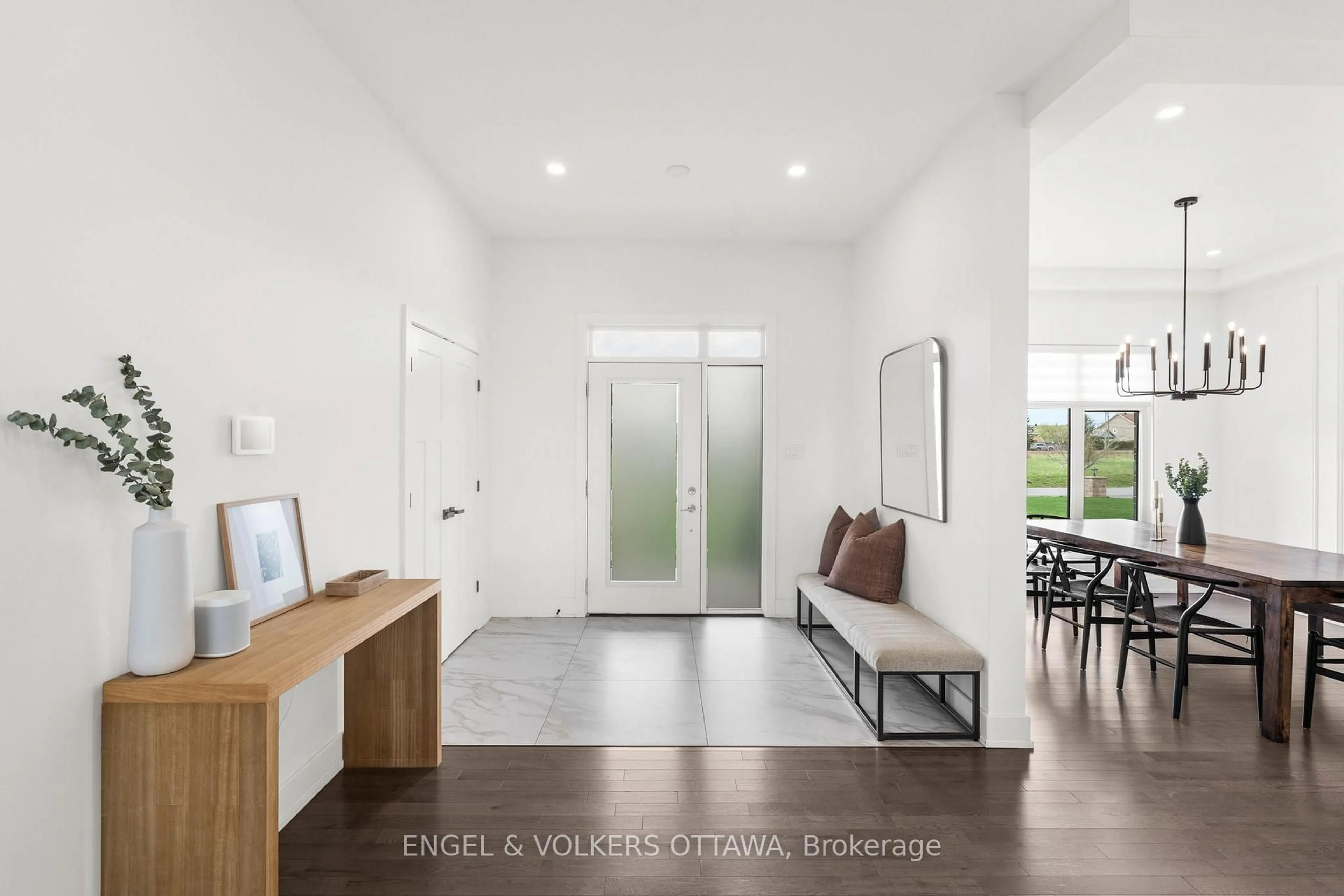 Indoor entryway for 312 Shoreway Drive. Dr, Greely Ontario K4P 0G2