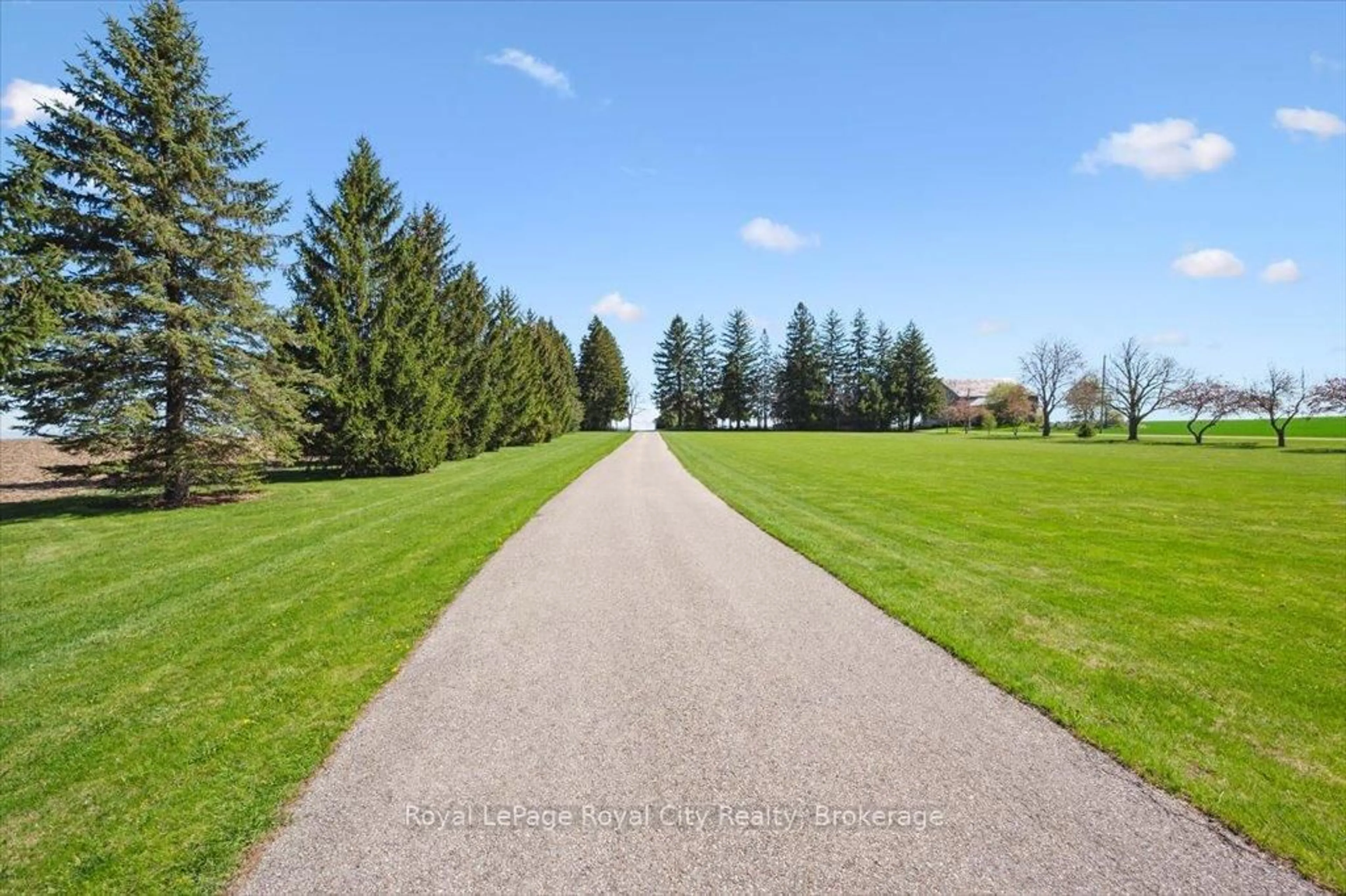 Patio, street for 5691 Wellington Road 7 Rd, Guelph/Eramosa Ontario N1H 6J2