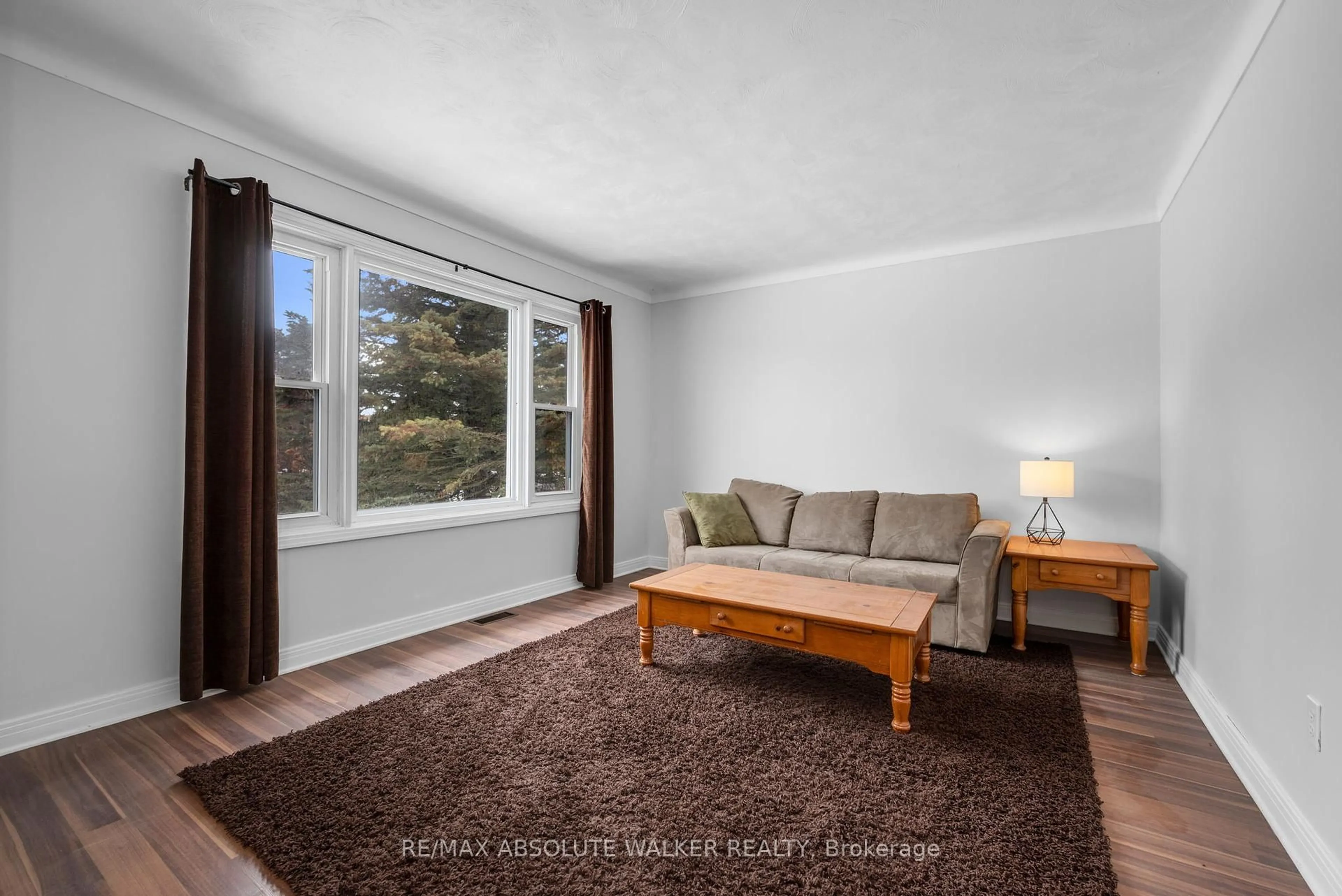 Living room with furniture, unknown for 3573 Navan Rd, Ottawa Ontario K4B 1H9