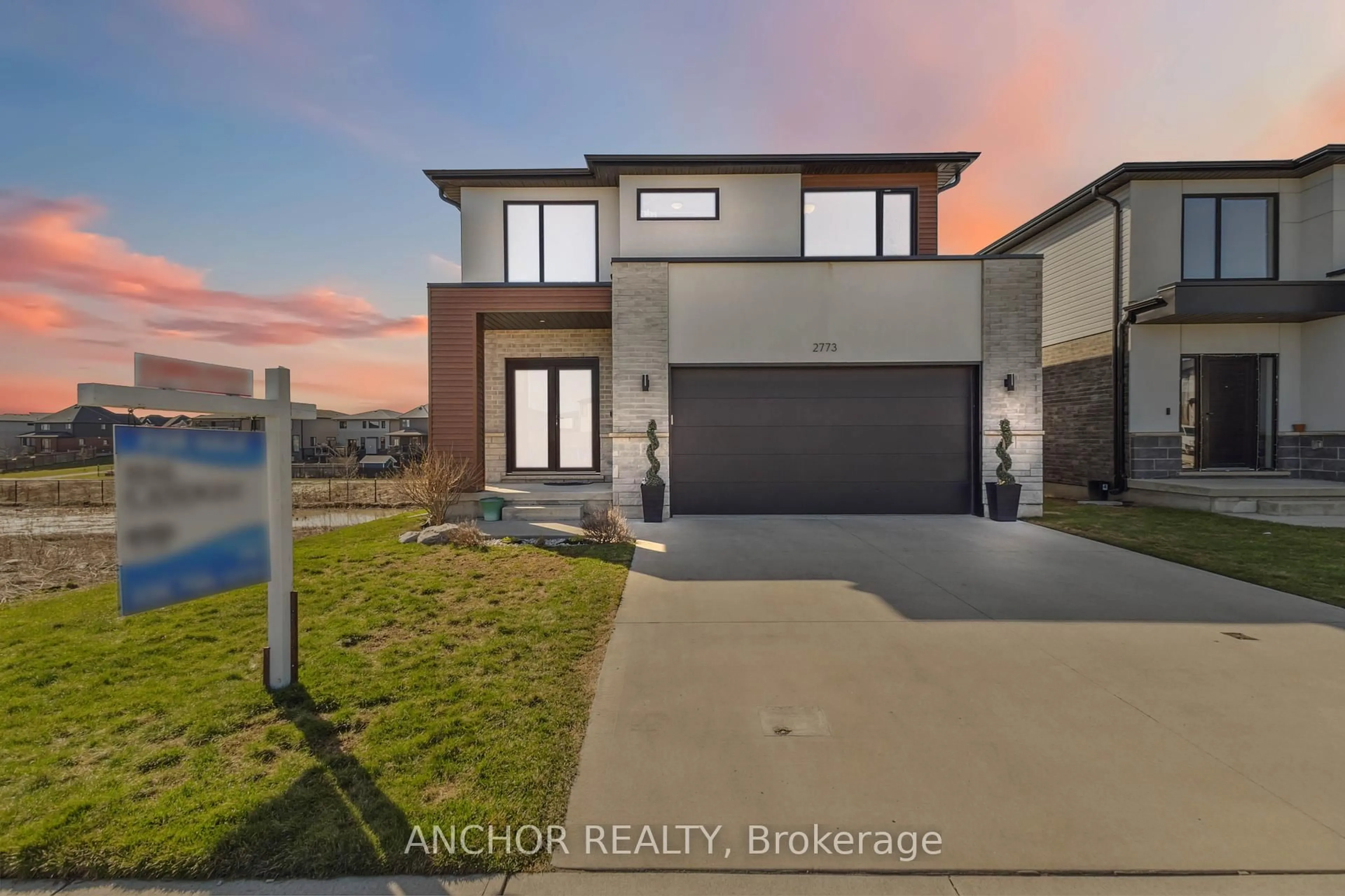 A pic from outside/outdoor area/front of a property/back of a property/a pic from drone, street for 2773 Heardcreek Tr, London North Ontario N6G 0W1