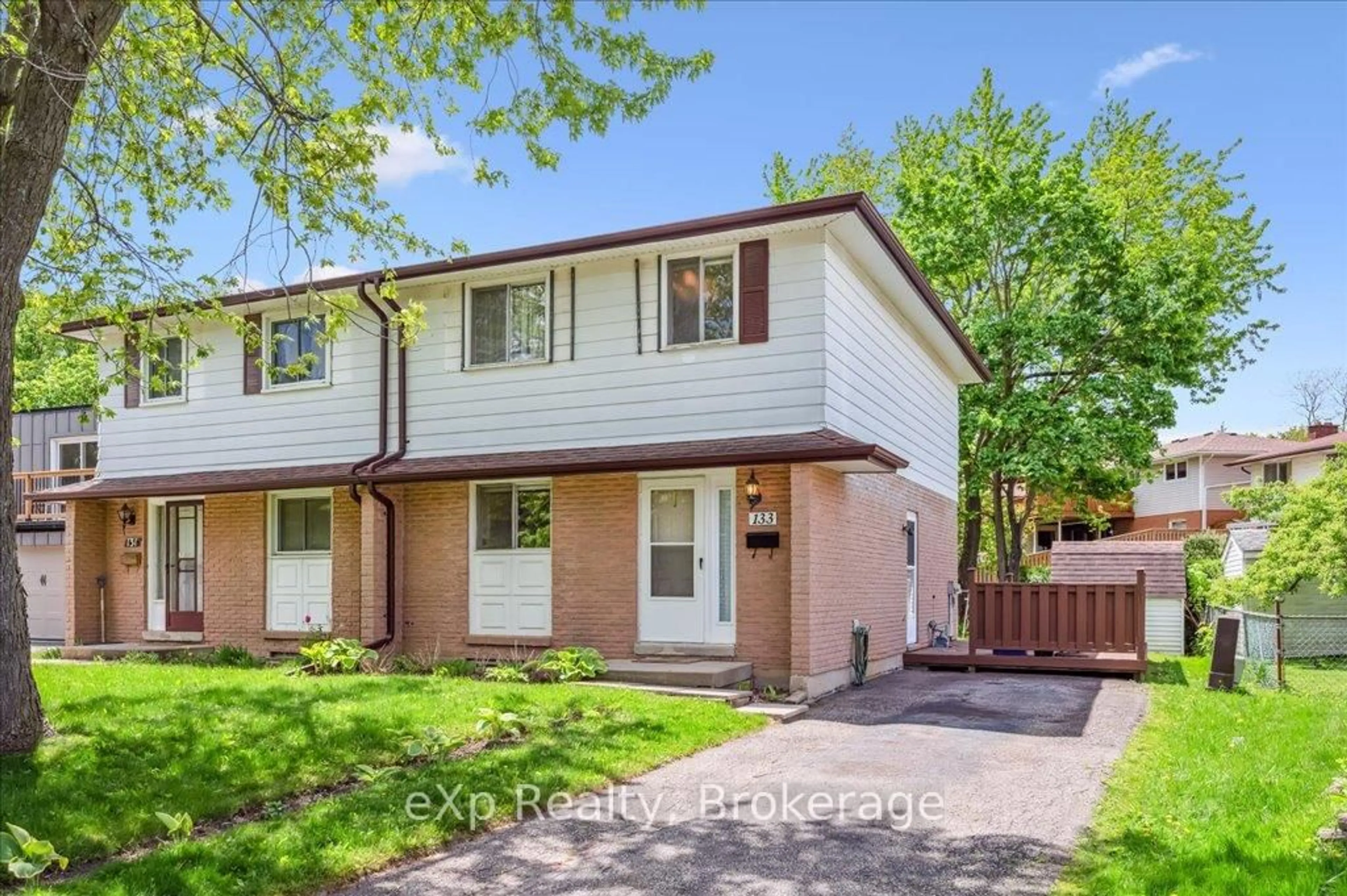 Home with vinyl exterior material, street for 133 Ingleside Dr, Kitchener Ontario N2M 2G9