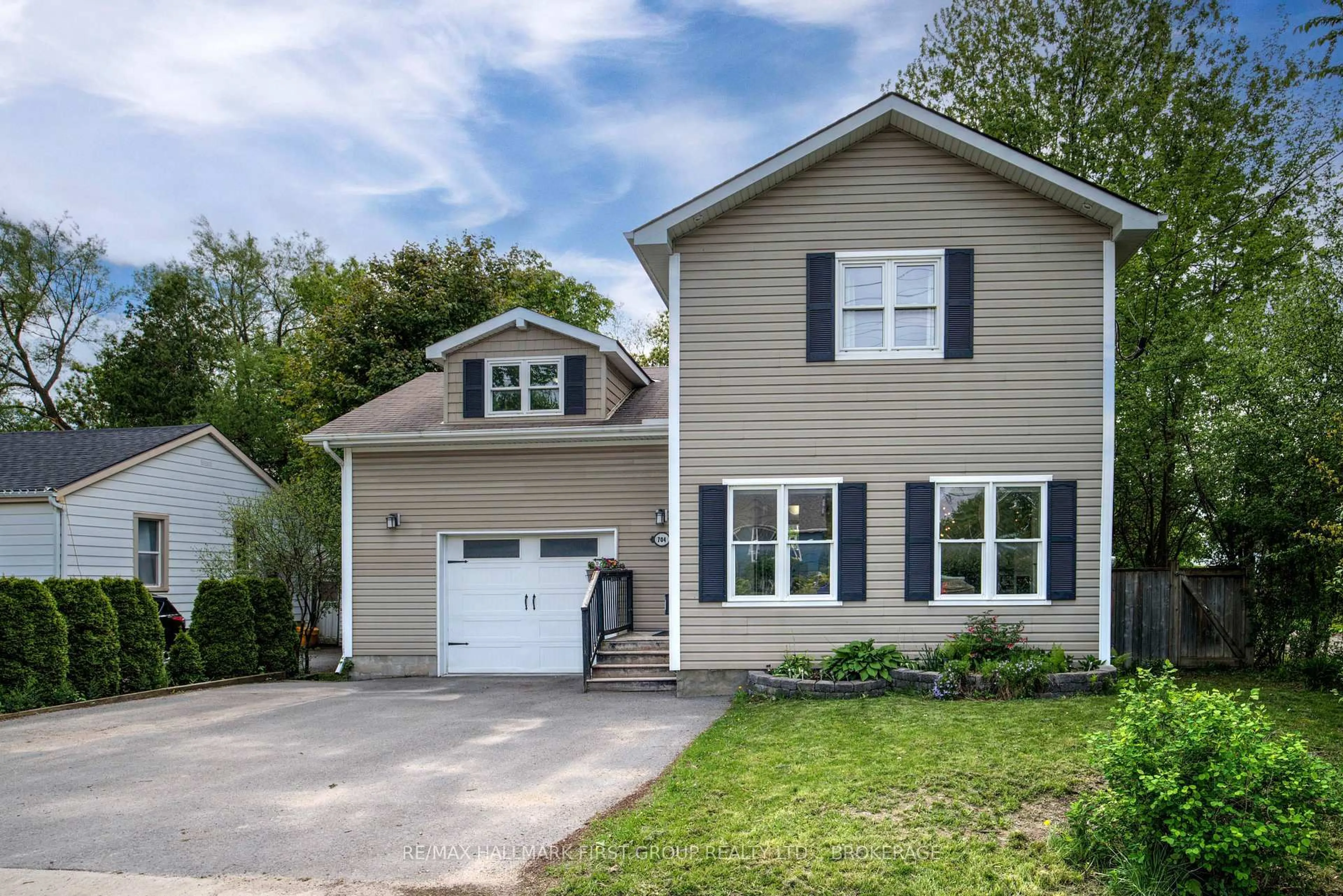 Home with vinyl exterior material, street for 704 Portsmouth Ave, Kingston Ontario K7M 1W5