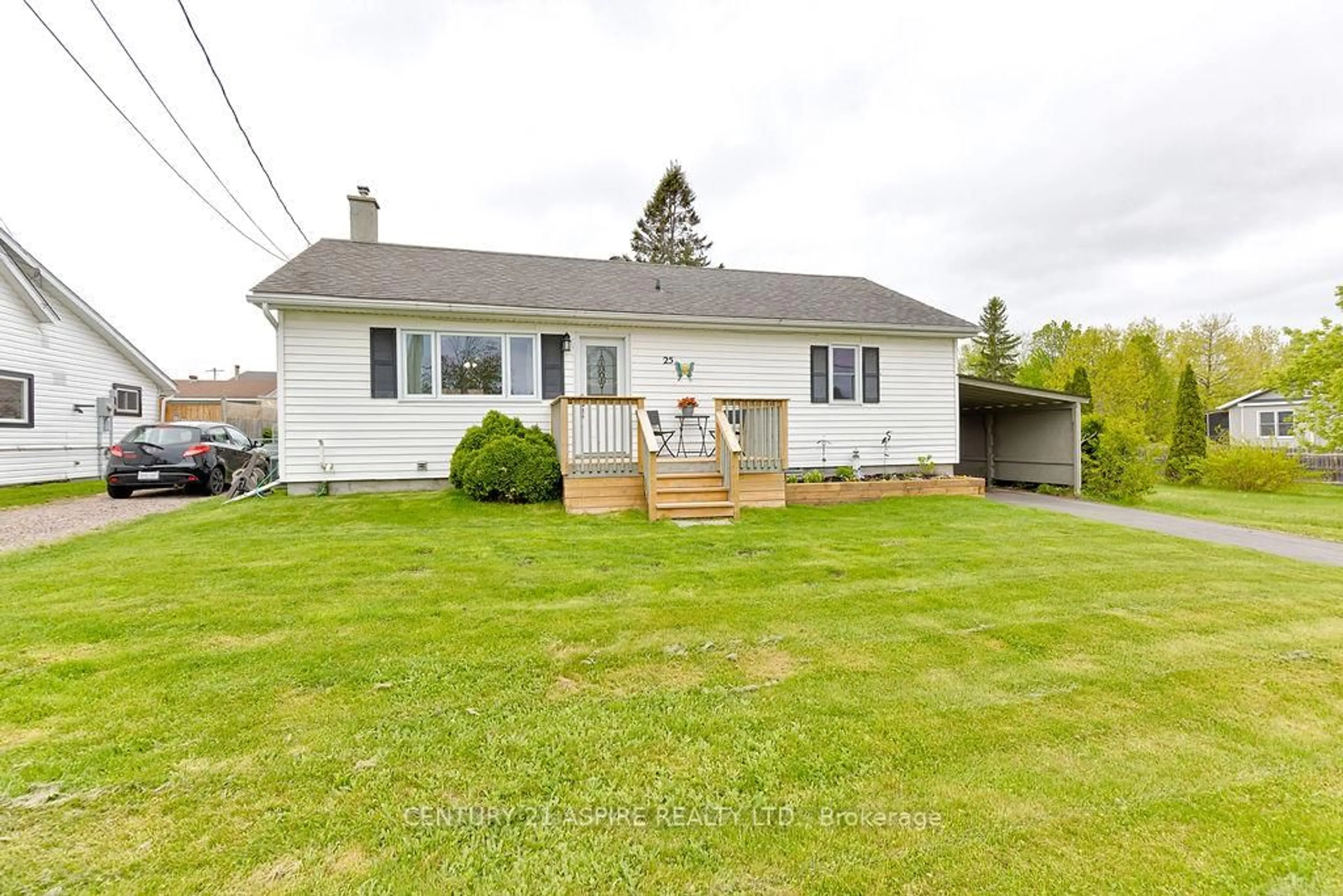 A pic from outside/outdoor area/front of a property/back of a property/a pic from drone, unknown for 25 Harry St, Petawawa Ontario K8H 2A5