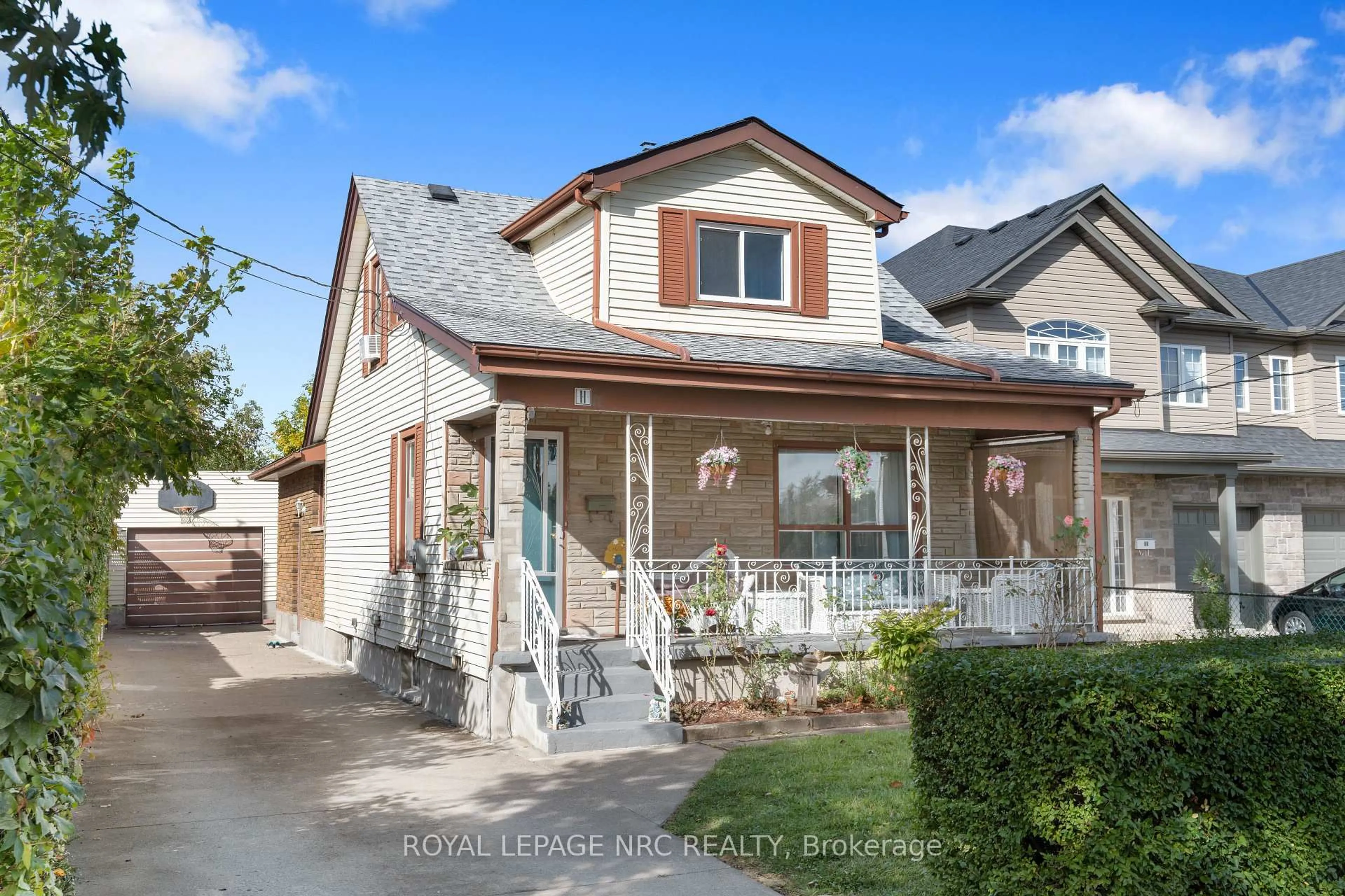 Home with brick exterior material, street for 11 CLEVELAND St, Thorold Ontario L2V 3K3