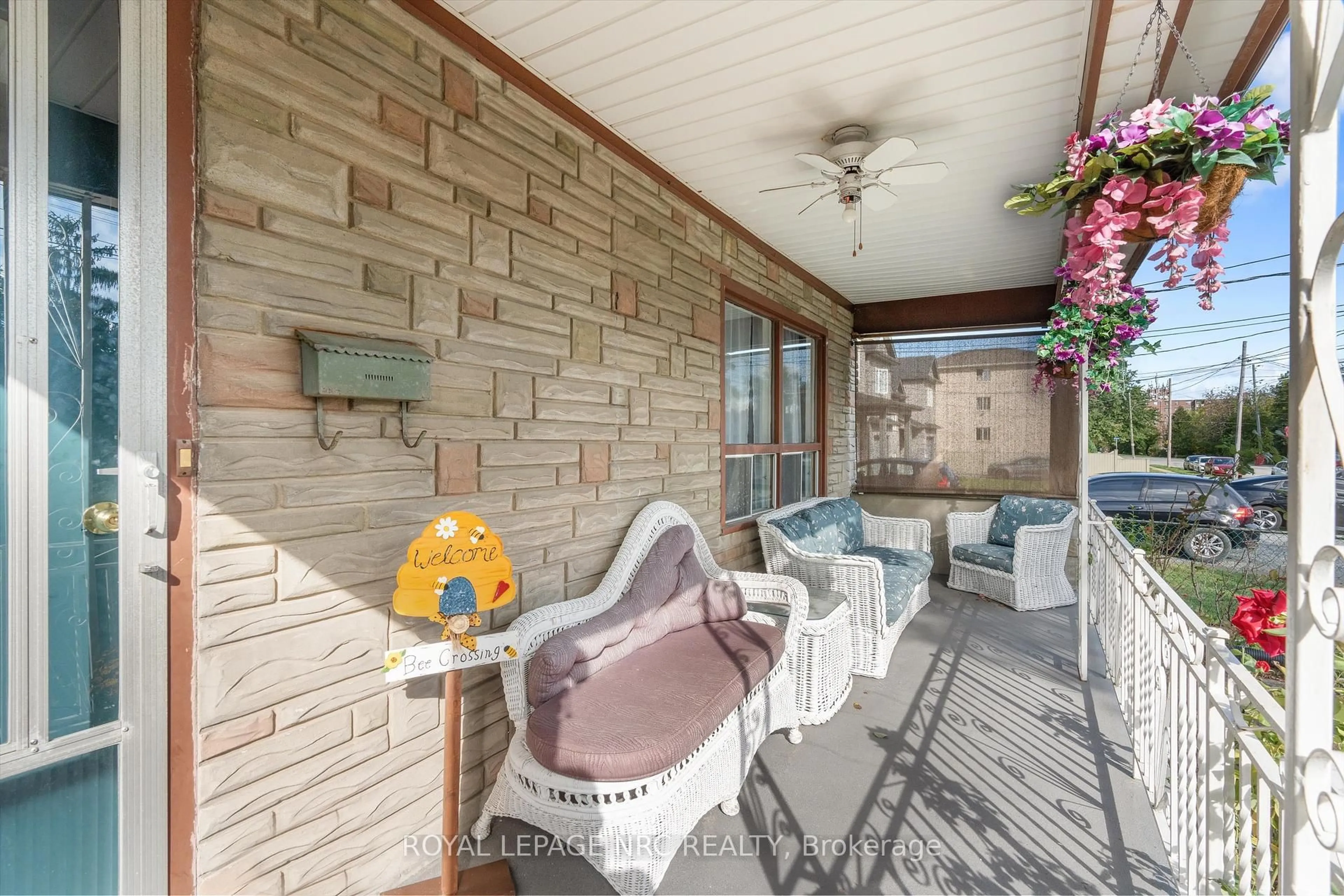 Patio, street for 11 CLEVELAND St, Thorold Ontario L2V 3K3