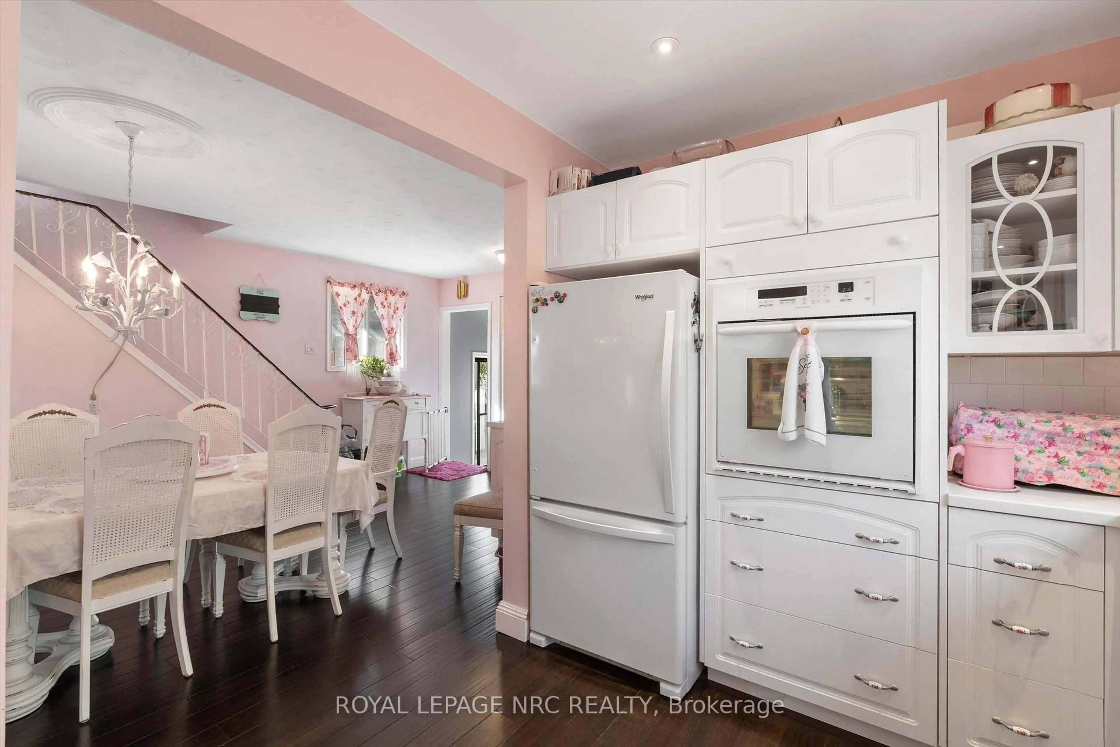 Open concept kitchen, unknown for 11 CLEVELAND St, Thorold Ontario L2V 3K3