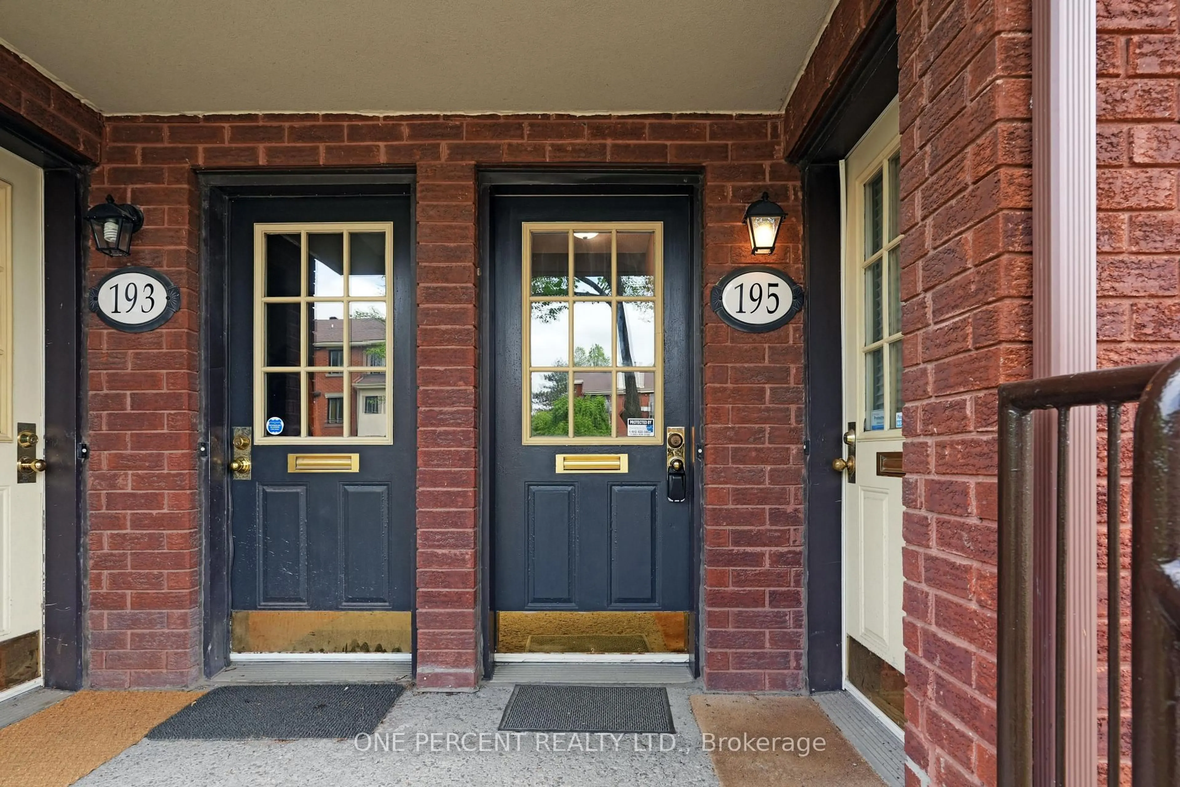 Indoor entryway for 195 Alvin Rd #63, Ottawa Ontario K1K 2T9