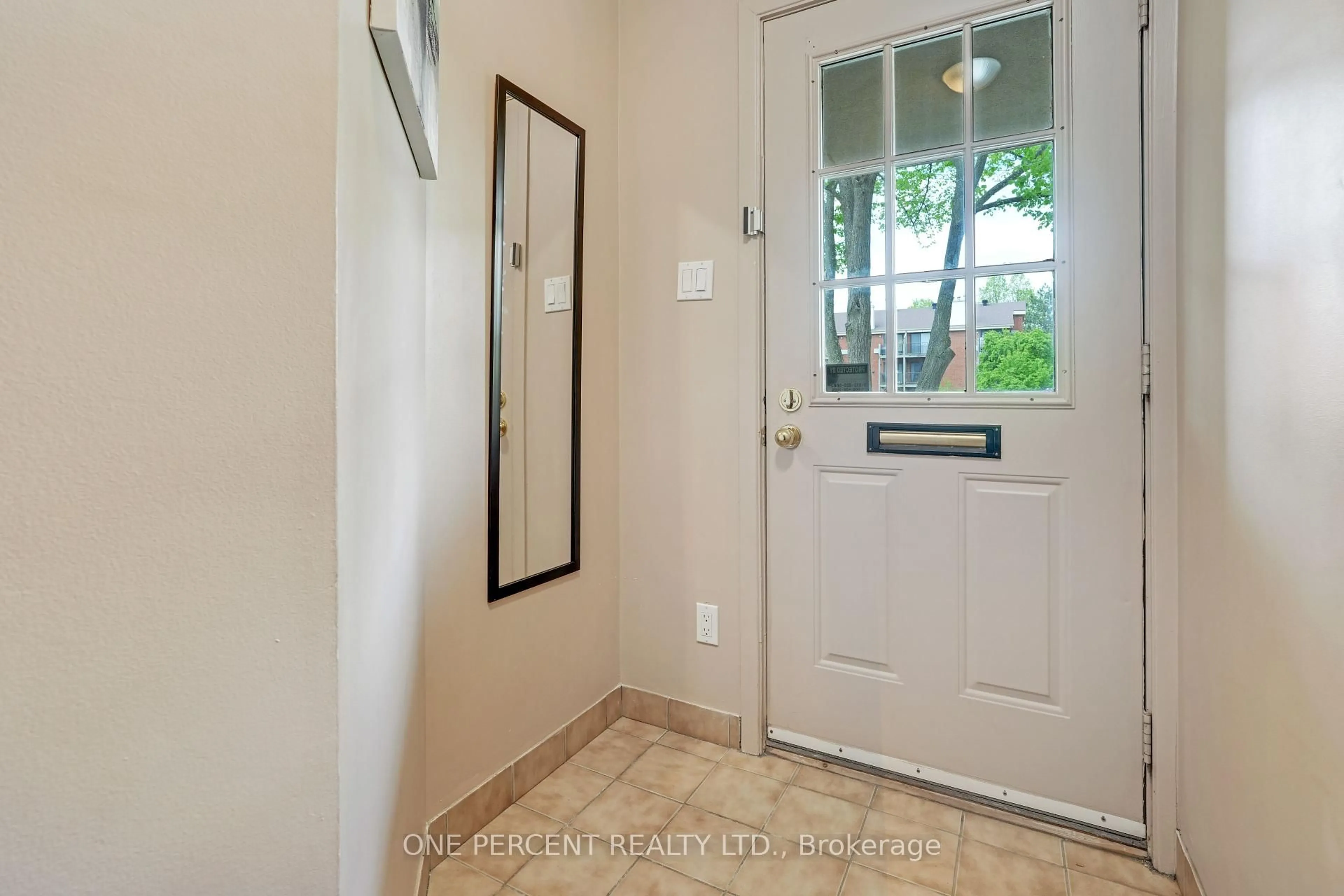 Indoor entryway for 195 Alvin Rd #63, Ottawa Ontario K1K 2T9