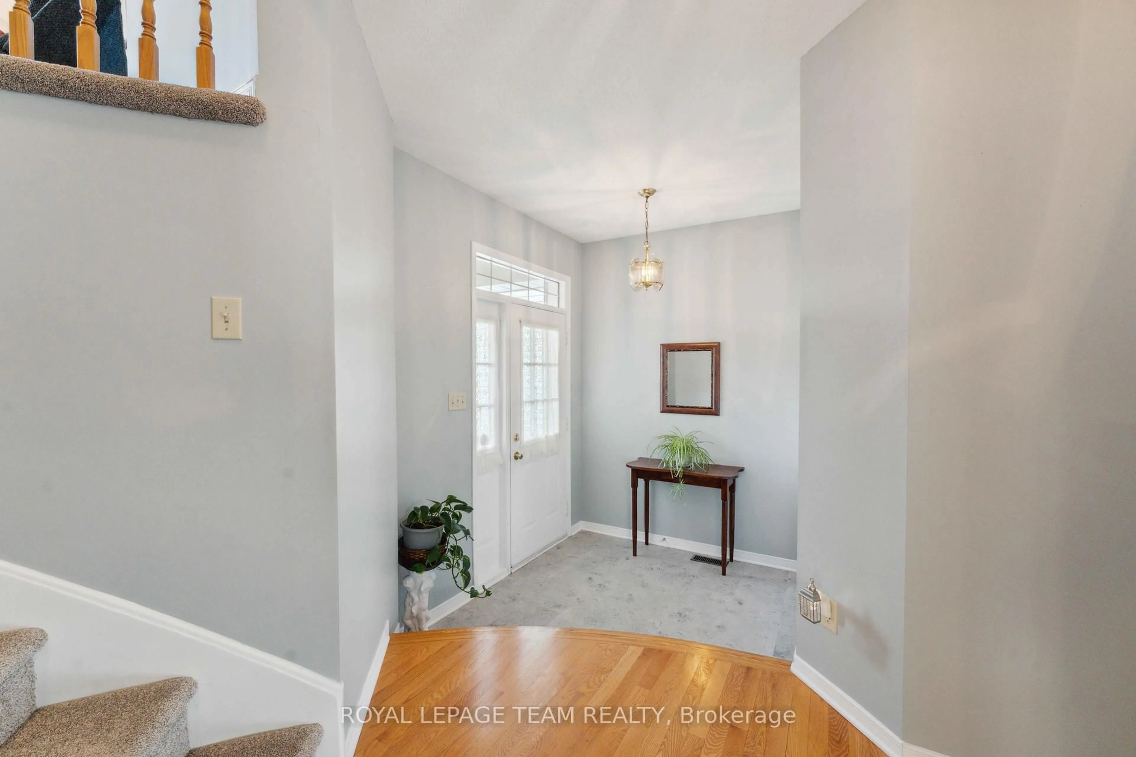 Indoor entryway for 16 Royal Field Cres, Ottawa Ontario K2J 4E8