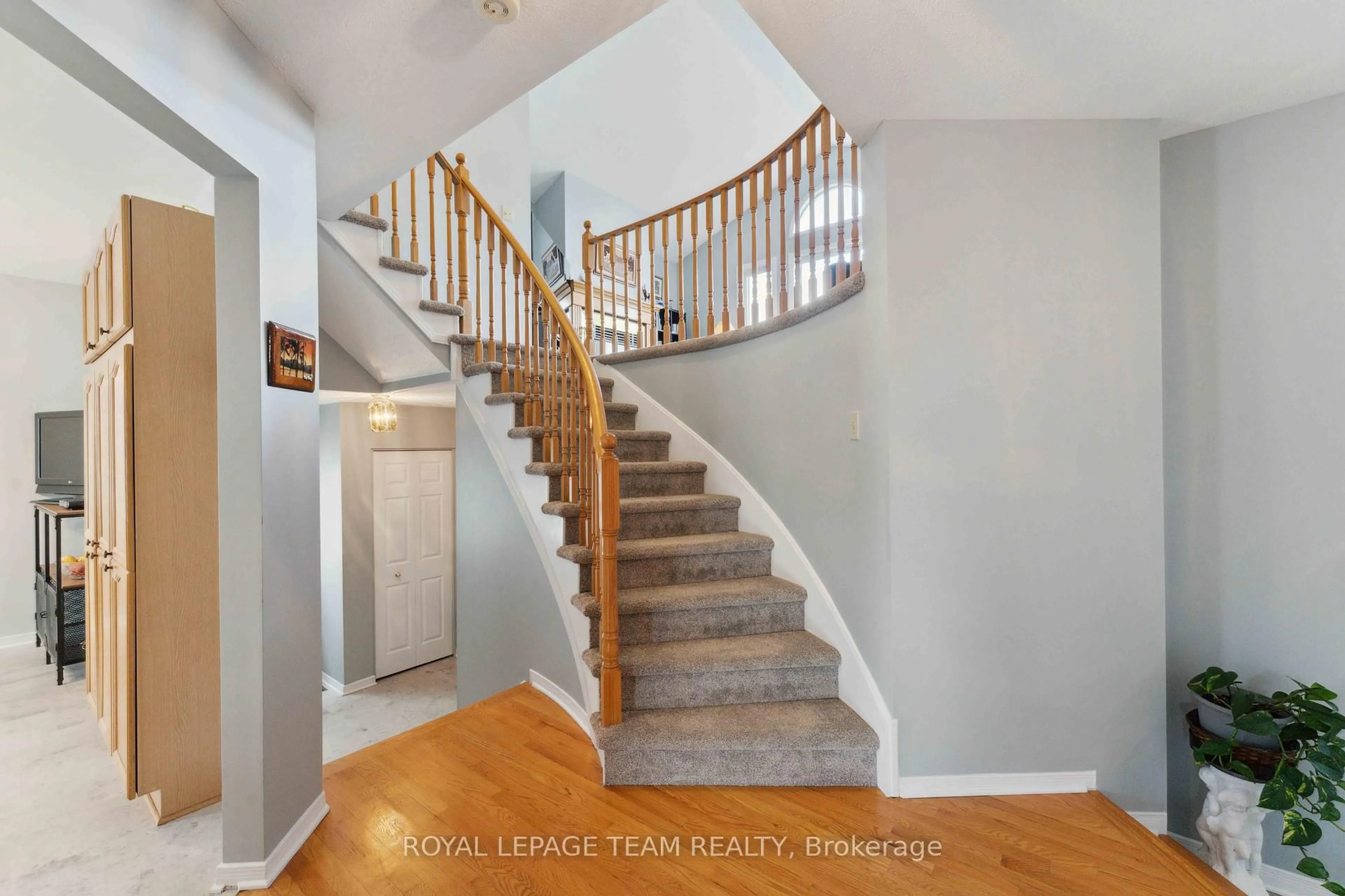 Stairs for 16 Royal Field Cres, Ottawa Ontario K2J 4E8