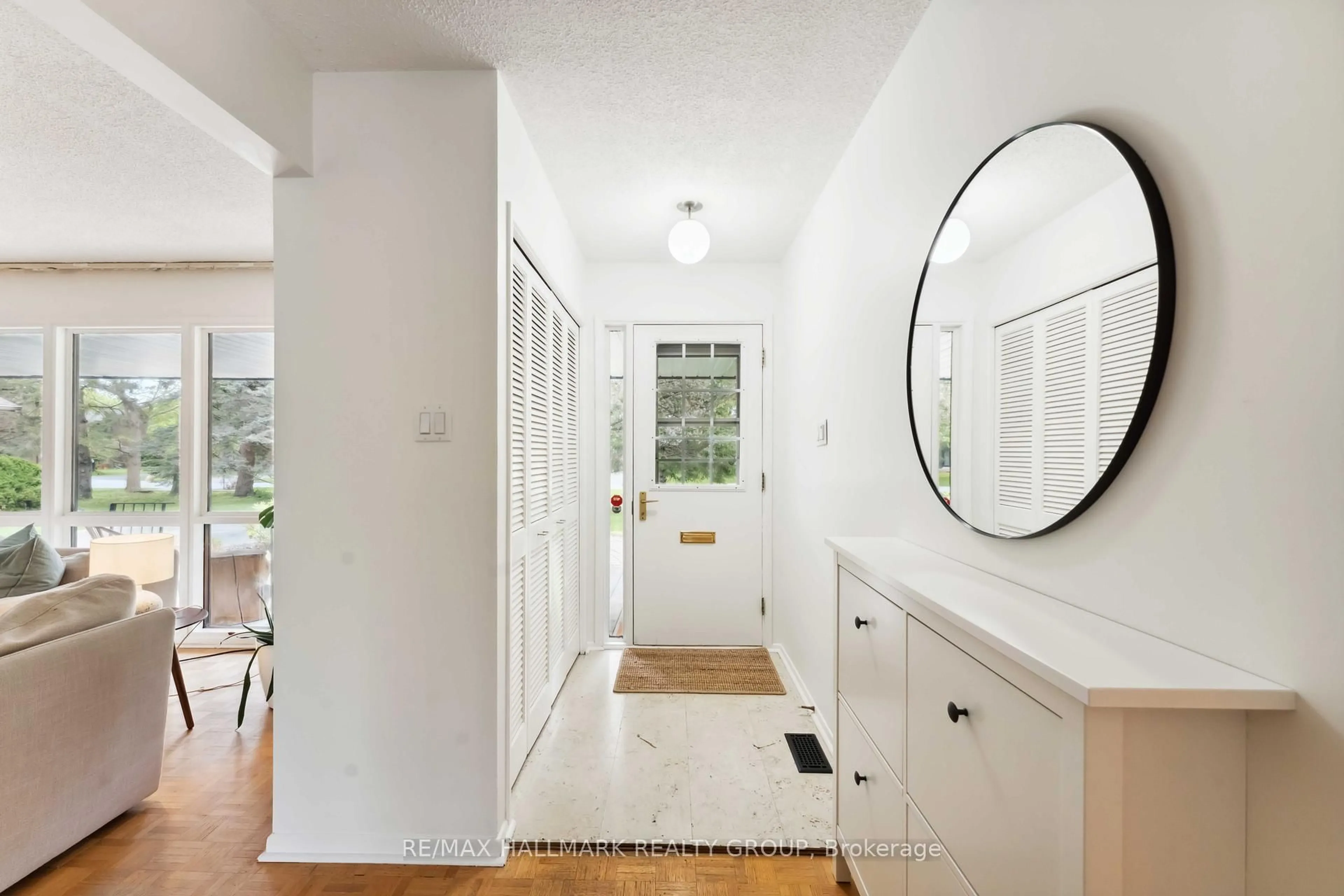 Indoor entryway for 54 Lismer Cres, Kanata Ontario K2K 1A2