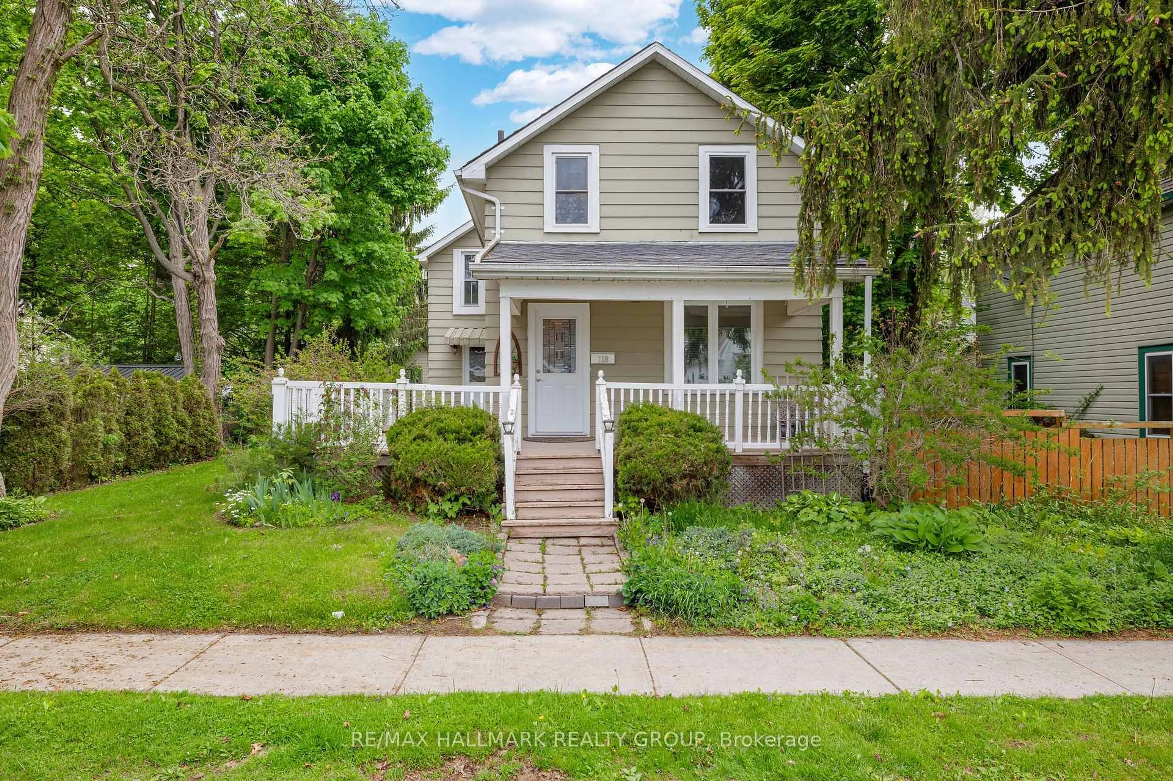 Unknown for 118 Wellington St, Gananoque Ontario K7G 1B7
