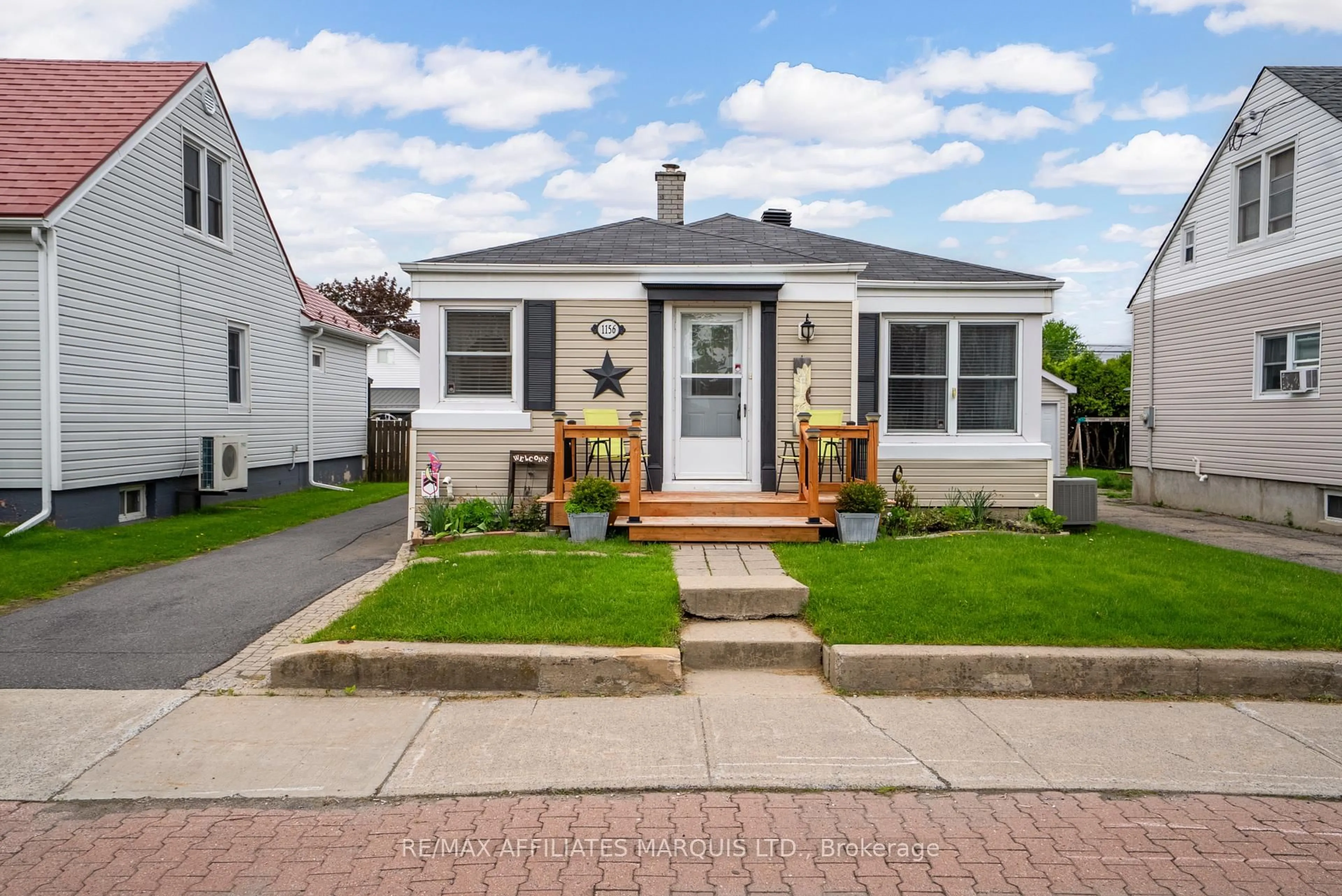 Home with vinyl exterior material, street for 1156 Pitt St, Cornwall Ontario K6J 3T1