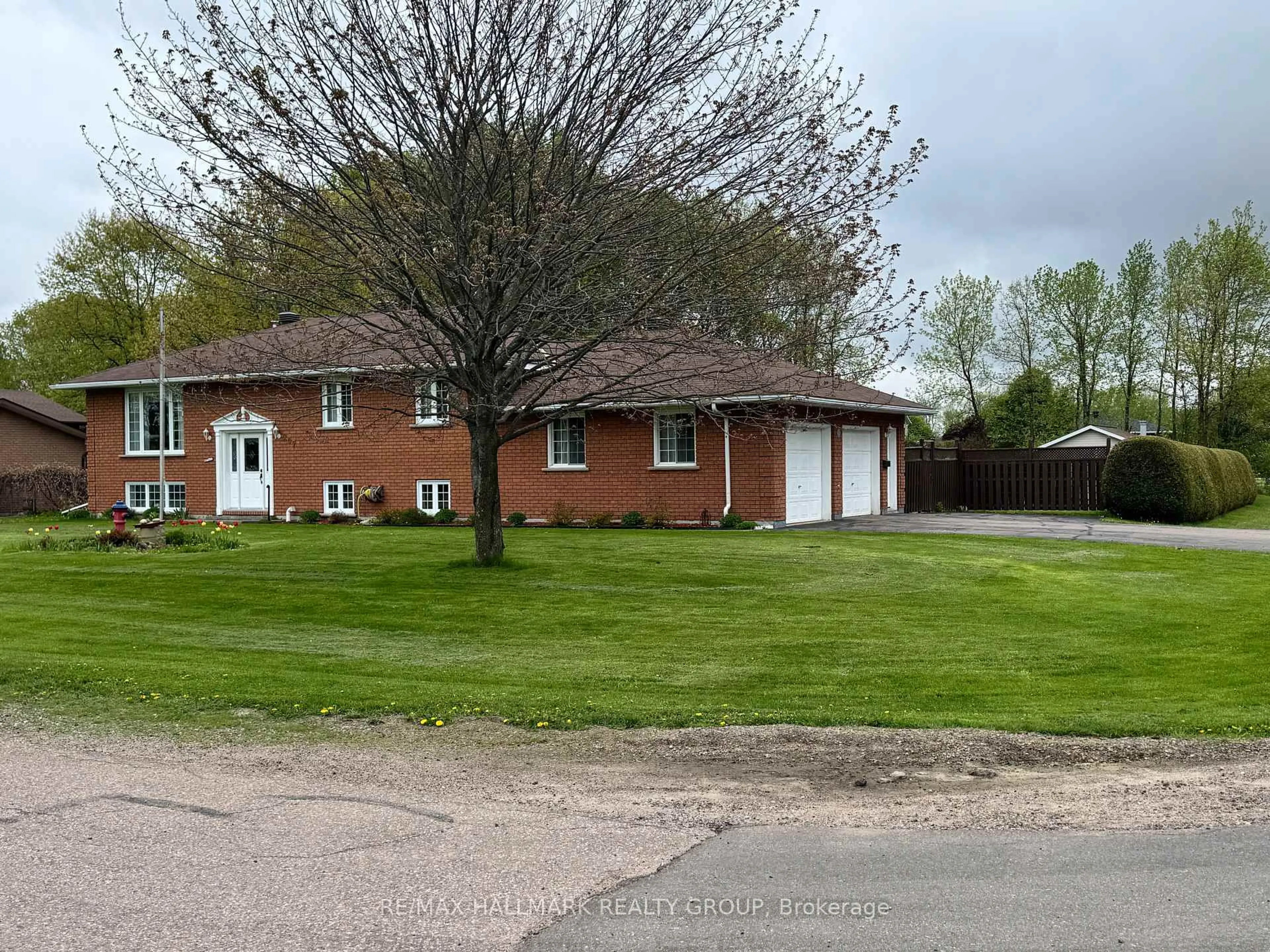 A pic from outside/outdoor area/front of a property/back of a property/a pic from drone, street for 207 Martha Ave, Laurentian Valley Ontario K8B 1B4